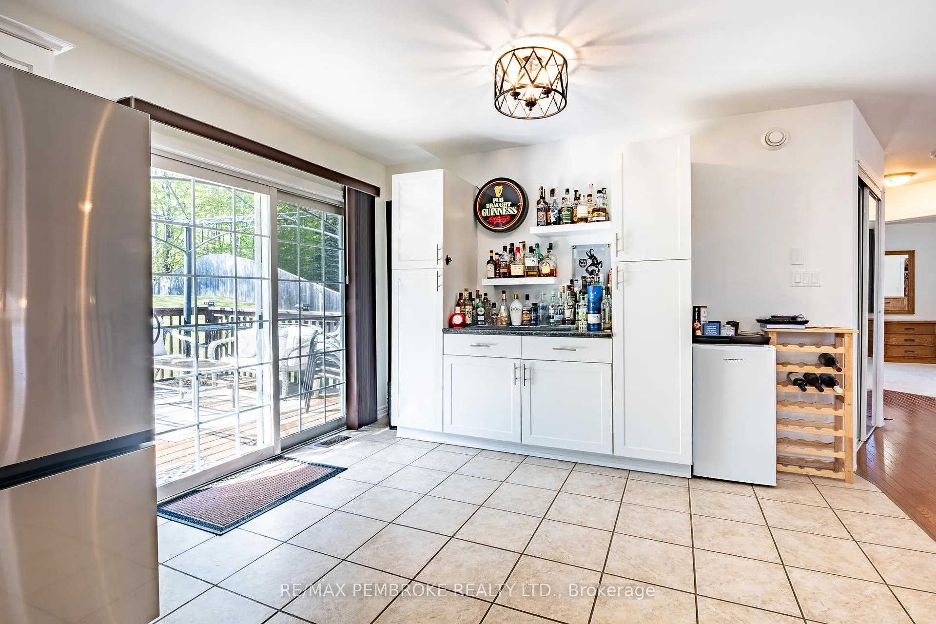 Photo 23 of 663 Fairview Avenue S, Laurentian Valley — HOMEH