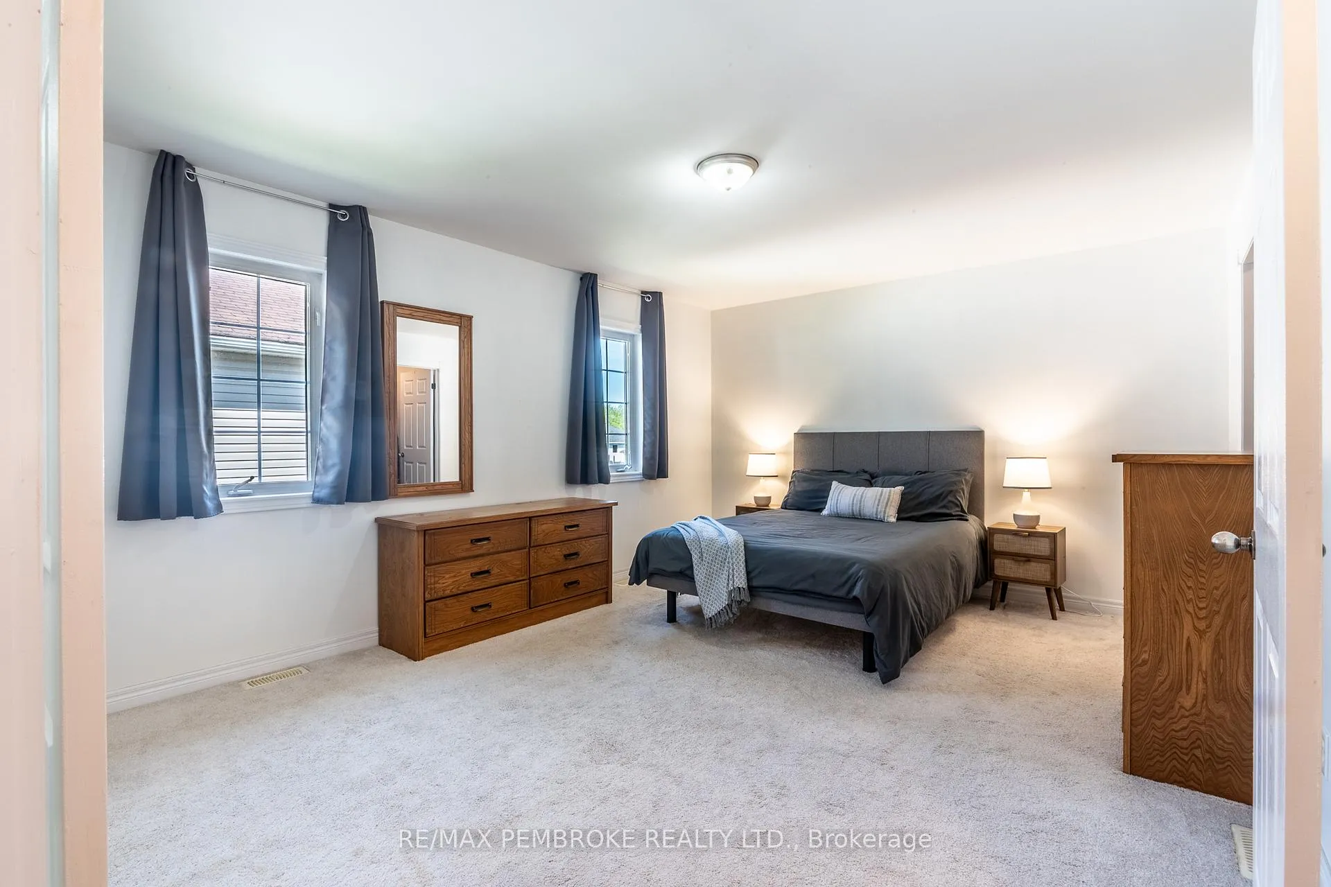 Photo 28 of 663 Fairview Avenue S, Laurentian Valley — HOMEH