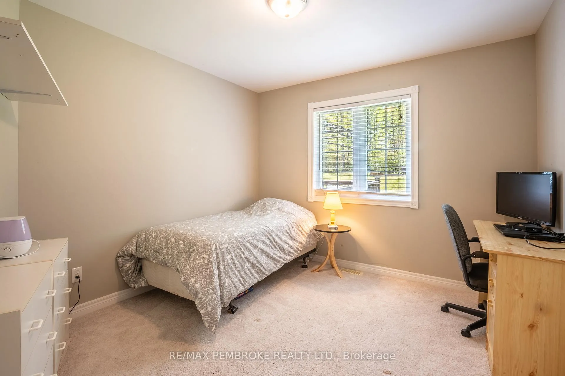 Photo 33 of 663 Fairview Avenue S, Laurentian Valley — HOMEH