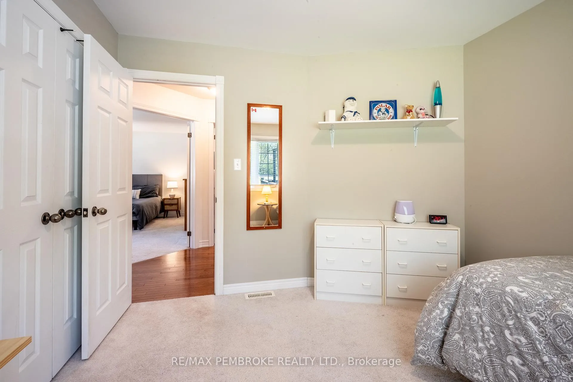 Photo 34 of 663 Fairview Avenue S, Laurentian Valley — HOMEH
