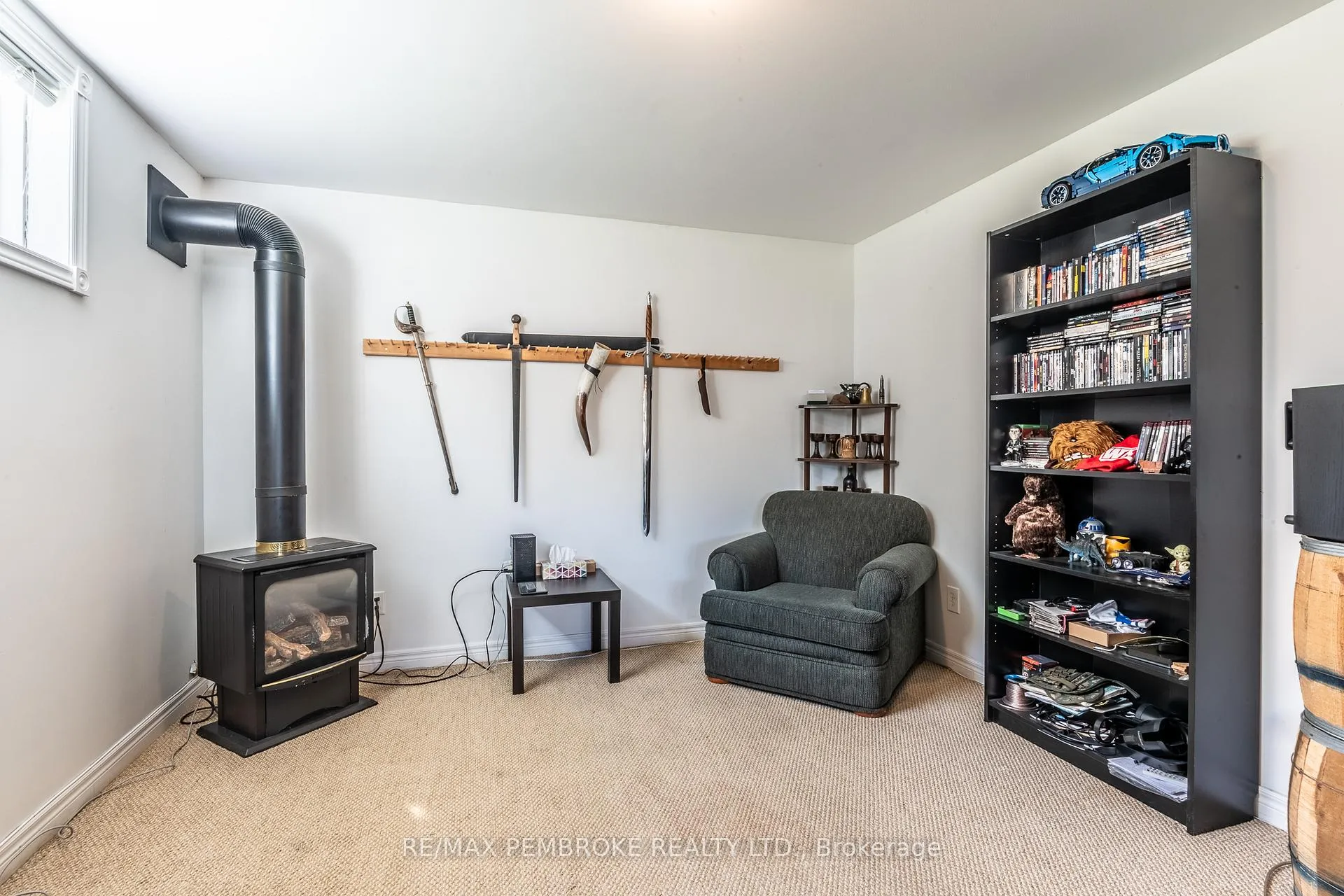 Photo 38 of 663 Fairview Avenue S, Laurentian Valley — HOMEH