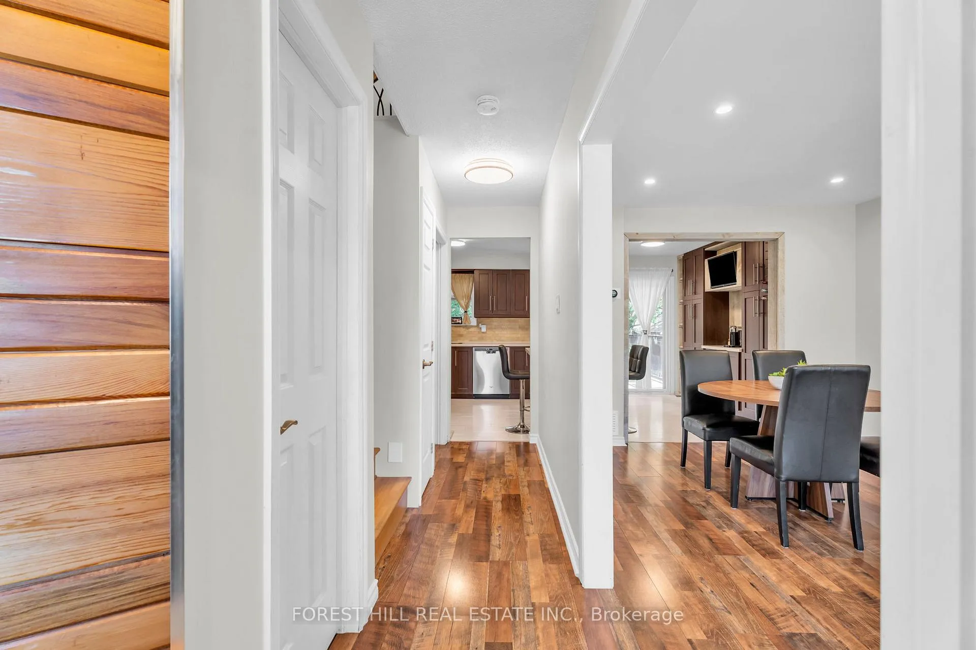 Photo 5 of 52 Mcmurchy Avenue S, Brampton, Downtown Brampton — HOMEH