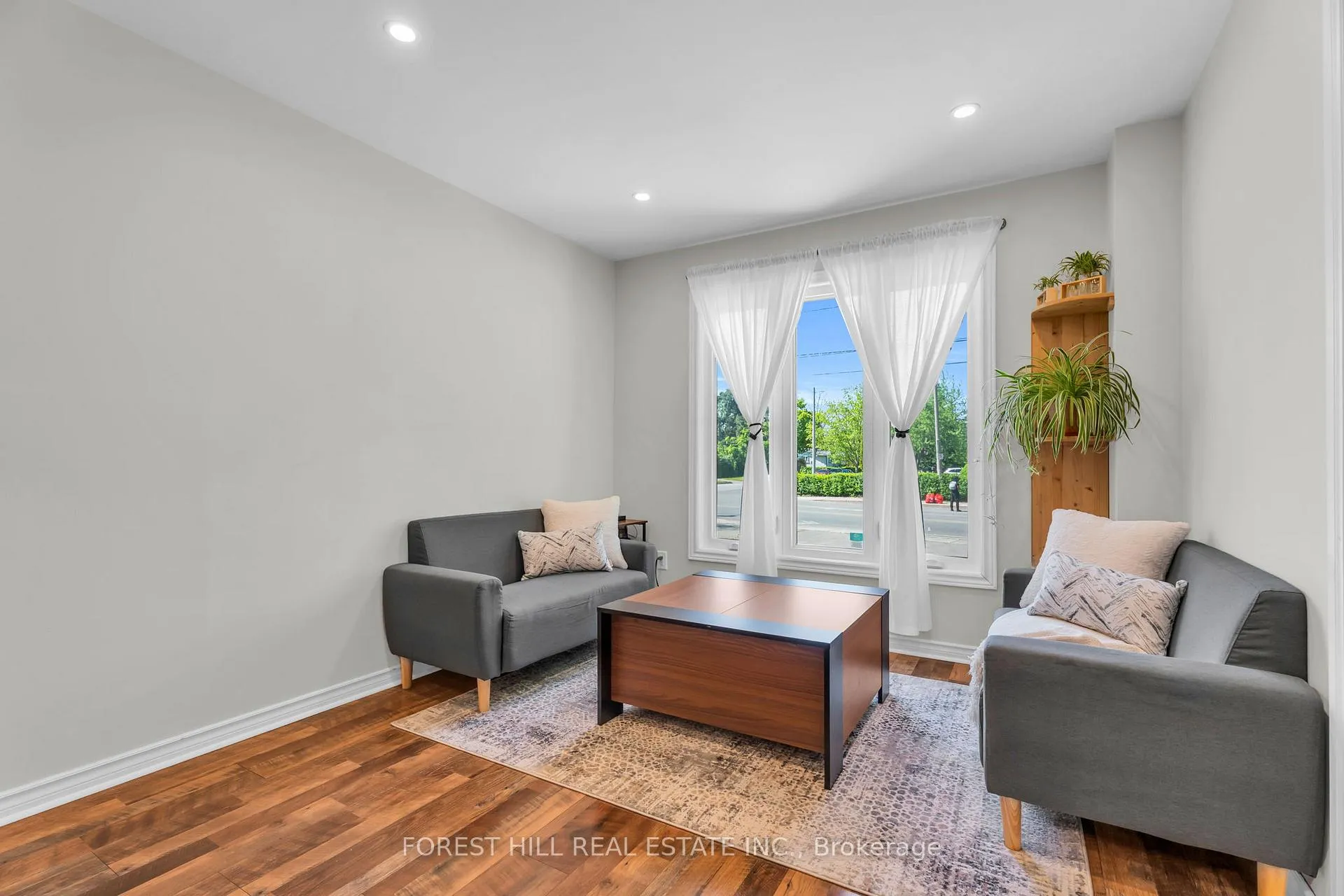 Photo 6 of 52 Mcmurchy Avenue S, Brampton, Downtown Brampton — HOMEH