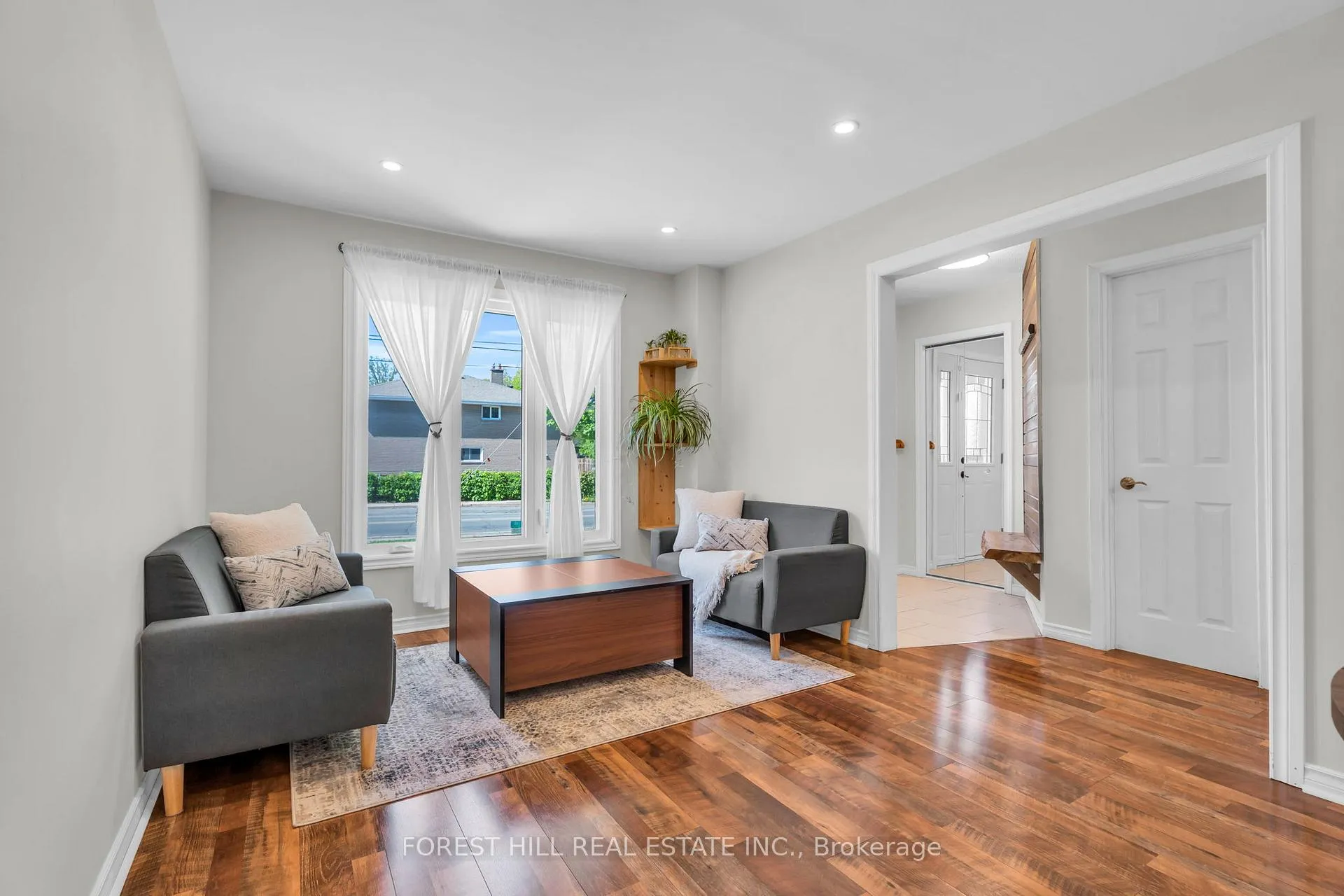 Photo 7 of 52 Mcmurchy Avenue S, Brampton, Downtown Brampton — HOMEH
