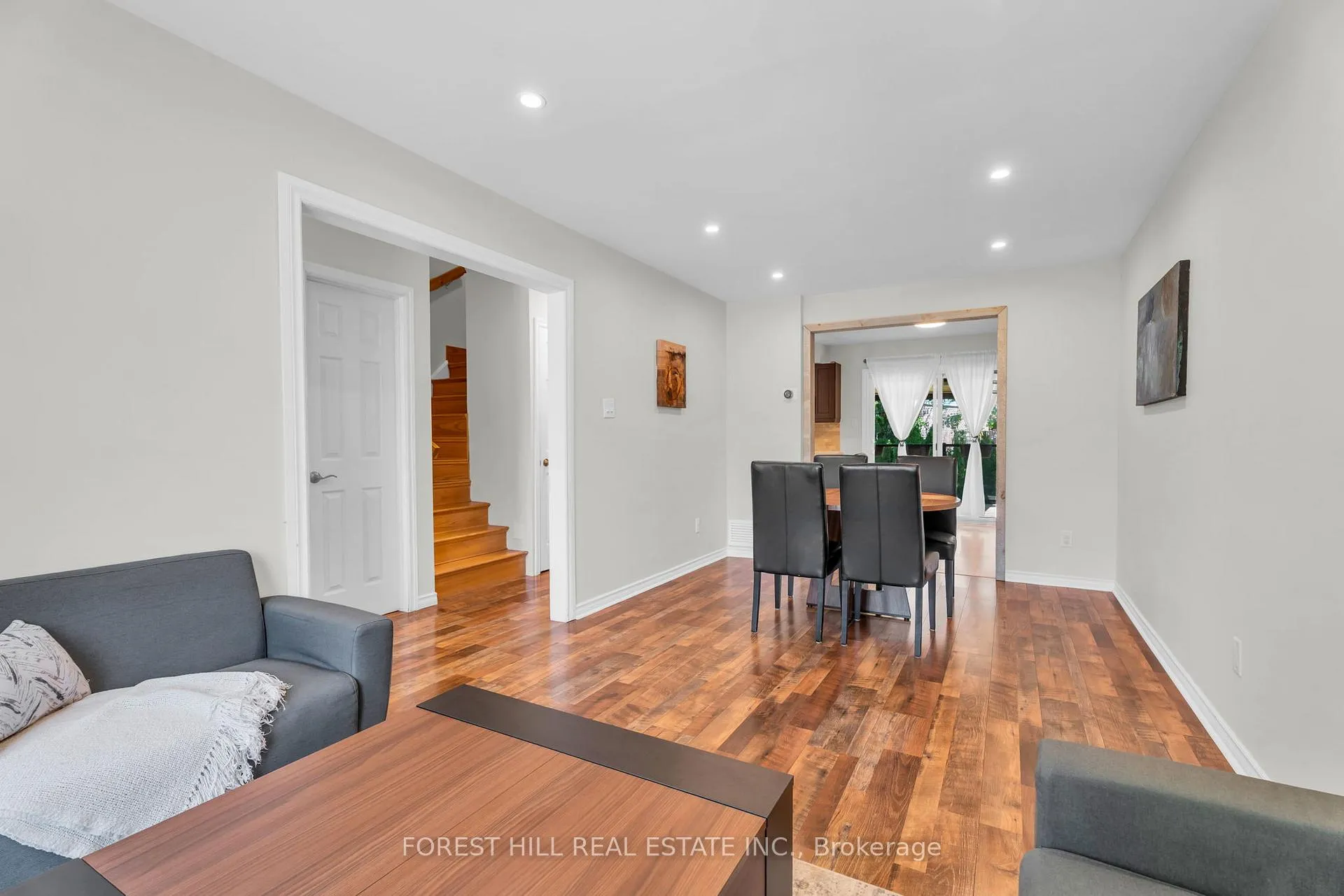 Photo 8 of 52 Mcmurchy Avenue S, Brampton, Downtown Brampton — HOMEH