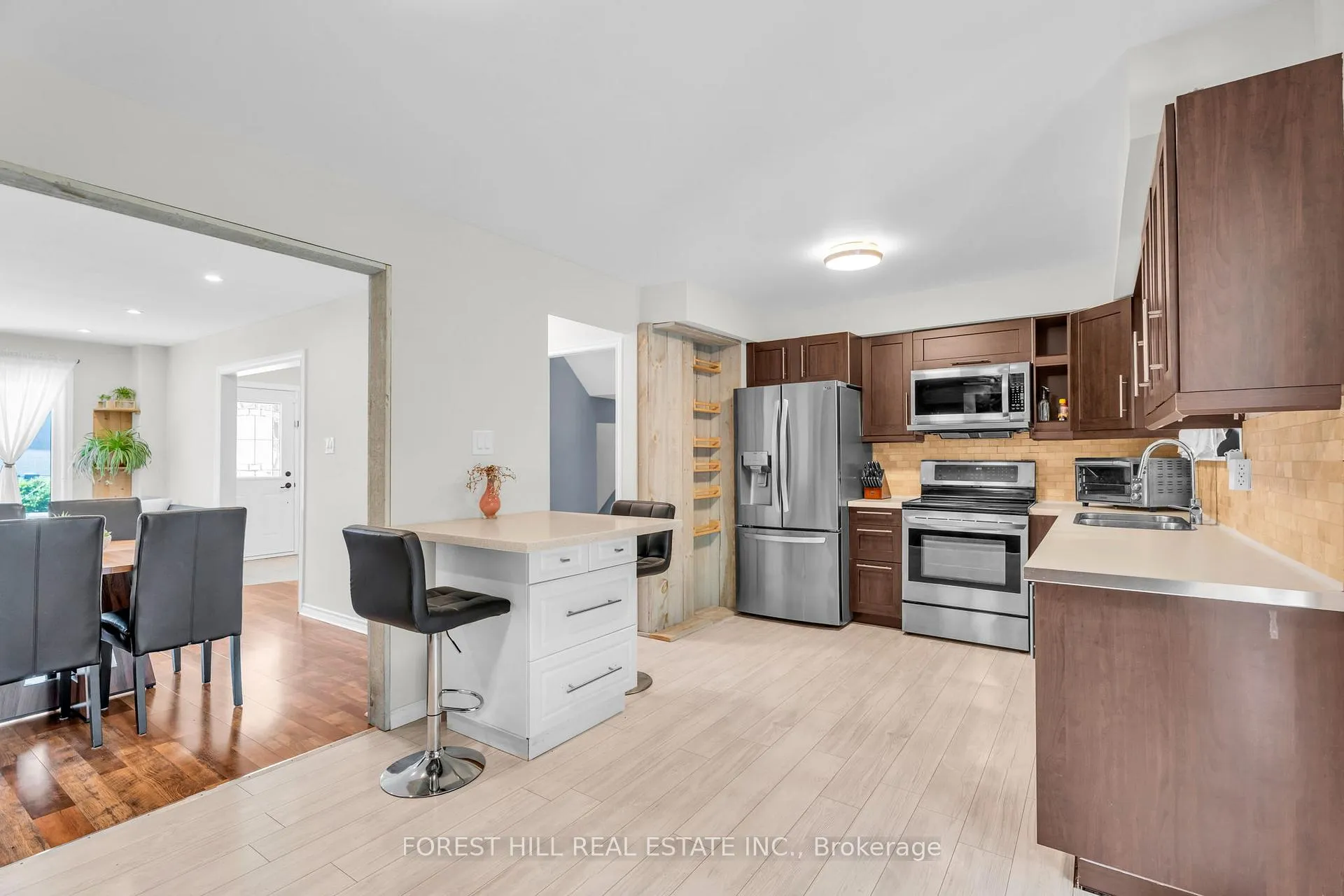 Photo 11 of 52 Mcmurchy Avenue S, Brampton, Downtown Brampton — HOMEH