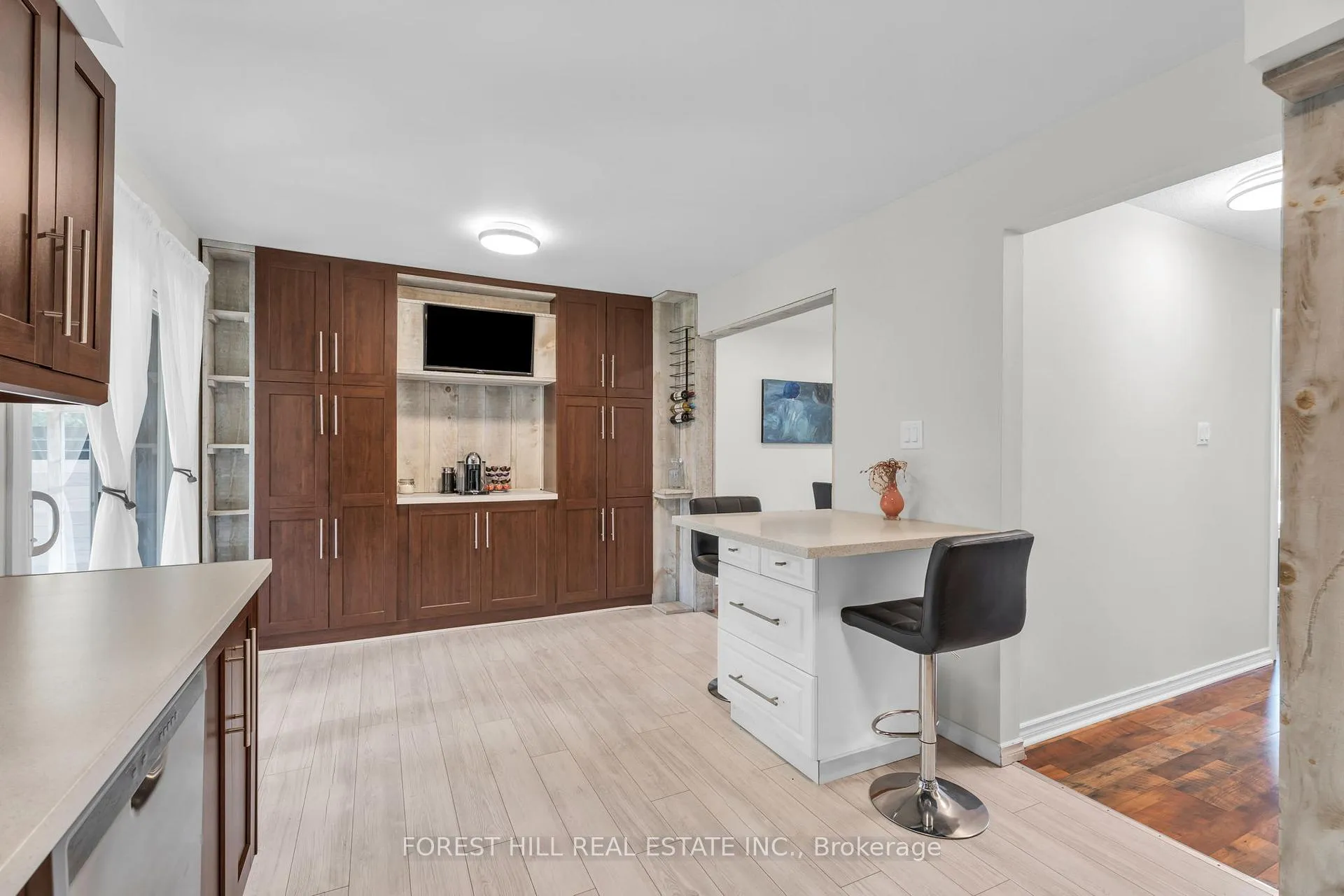 Photo 12 of 52 Mcmurchy Avenue S, Brampton, Downtown Brampton — HOMEH