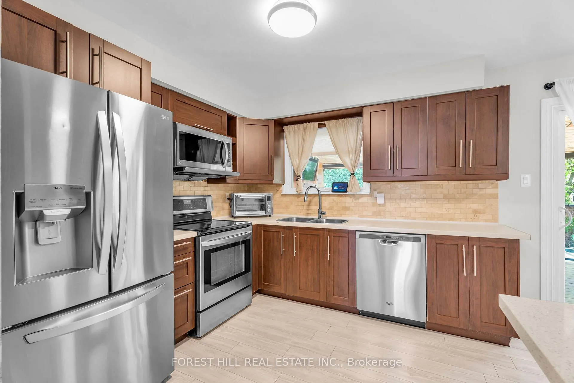 Photo 14 of 52 Mcmurchy Avenue S, Brampton, Downtown Brampton — HOMEH