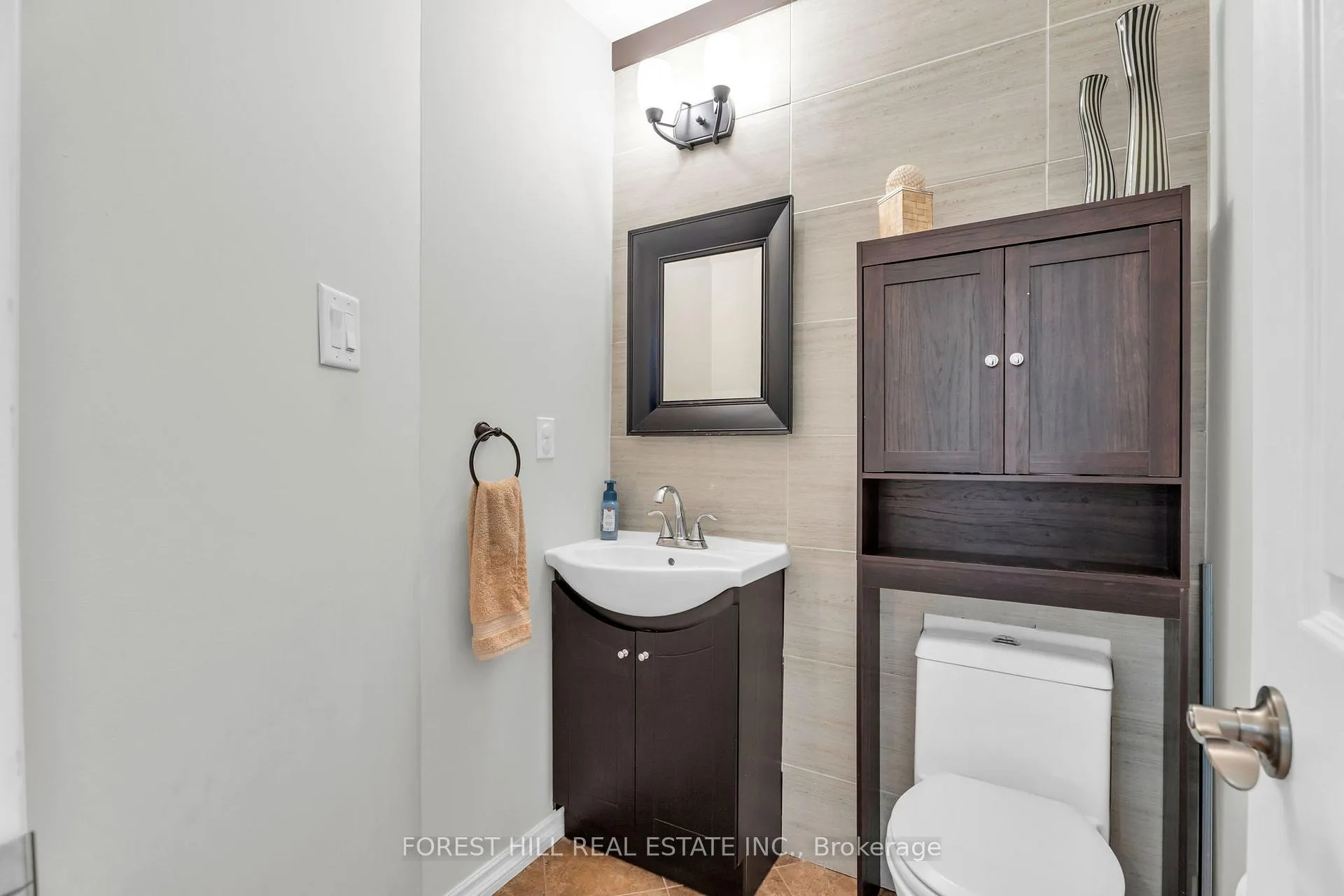 Photo 15 of 52 Mcmurchy Avenue S, Brampton, Downtown Brampton — HOMEH