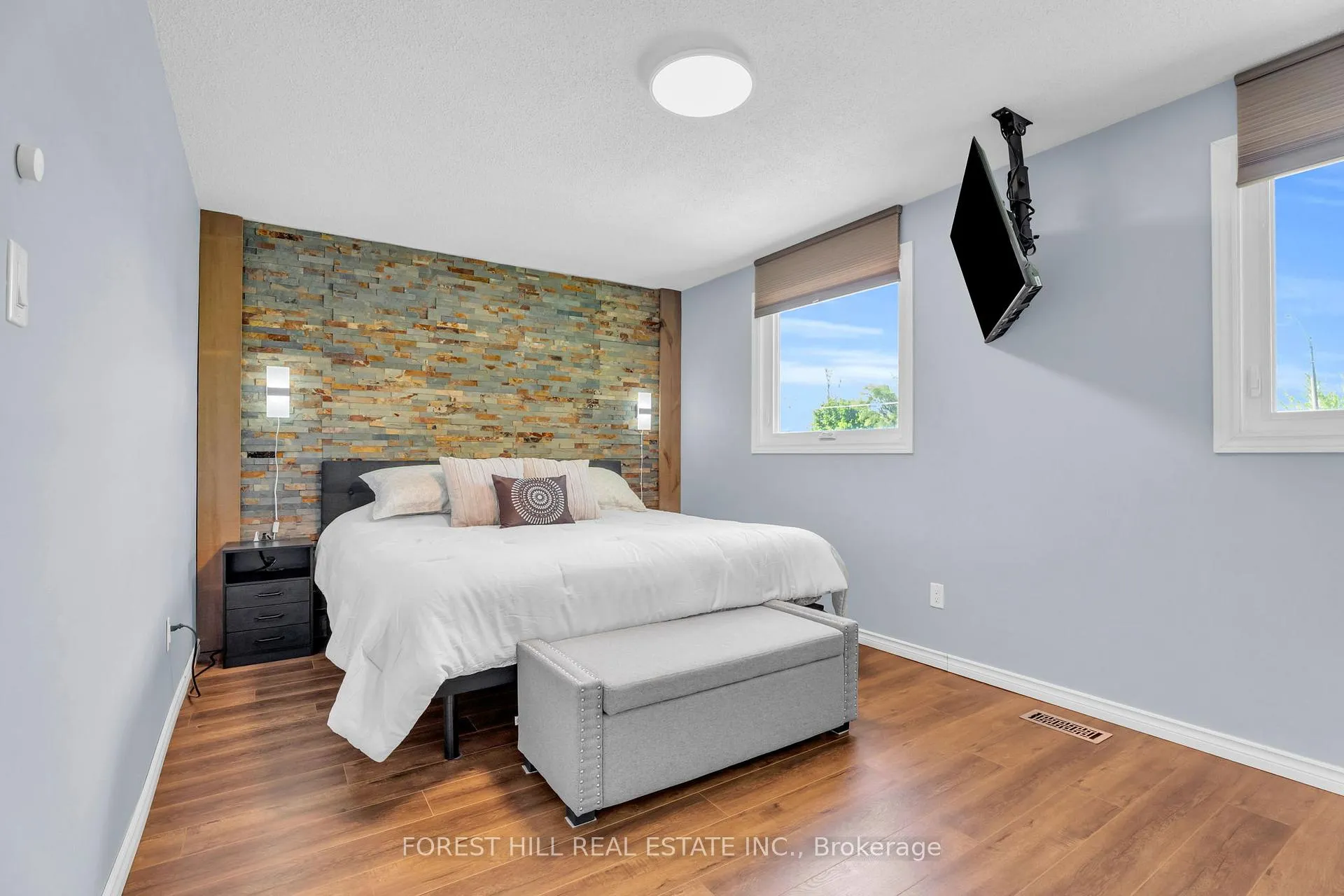 Photo 19 of 52 Mcmurchy Avenue S, Brampton, Downtown Brampton — HOMEH