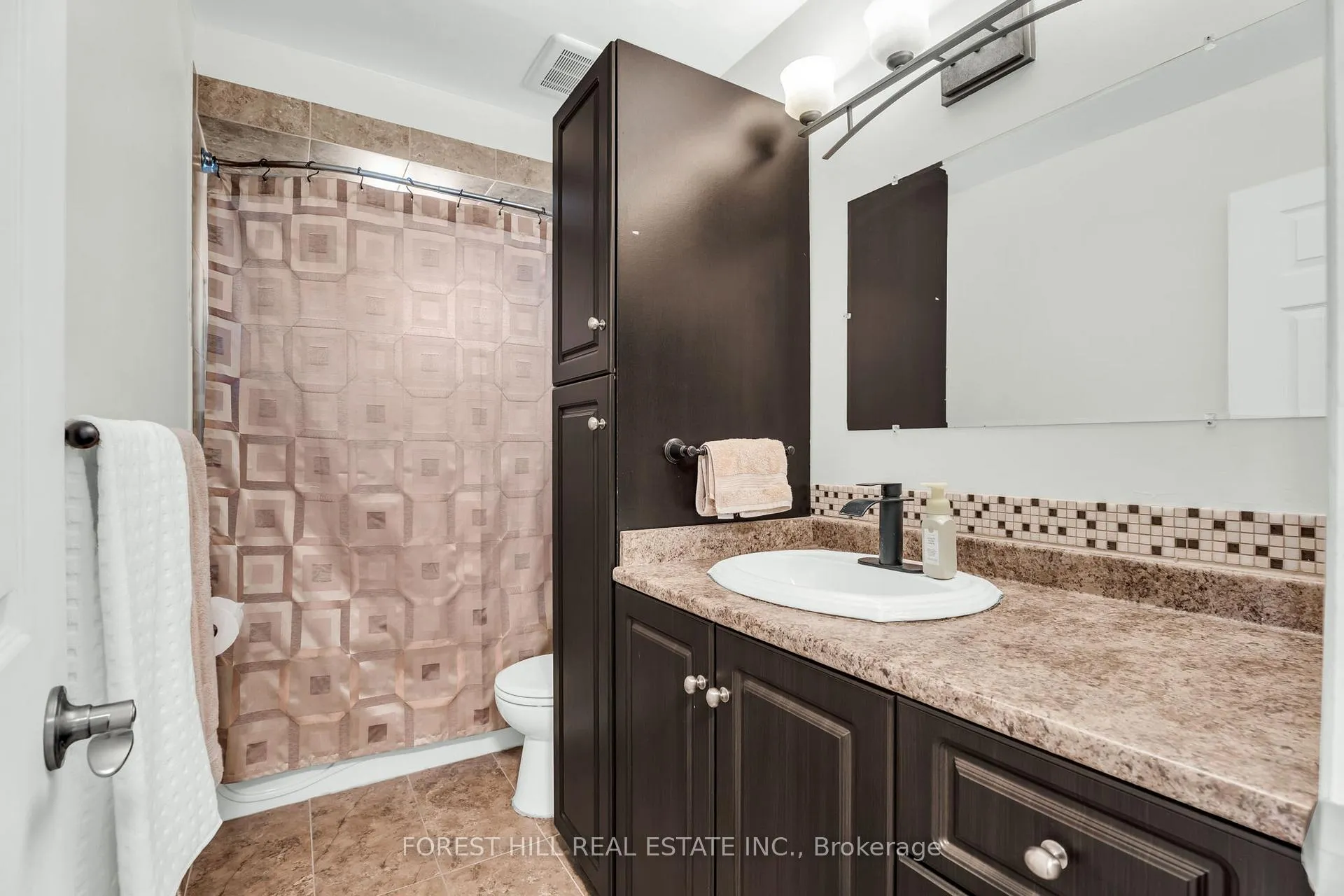 Photo 23 of 52 Mcmurchy Avenue S, Brampton, Downtown Brampton — HOMEH