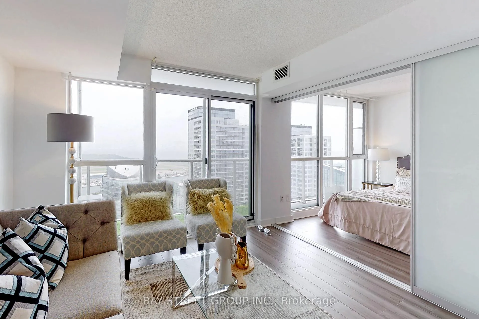 Photo 4 of Unit 4102, 85 Queens Wharf Road, Toronto, Waterfront Communities — HOMEH