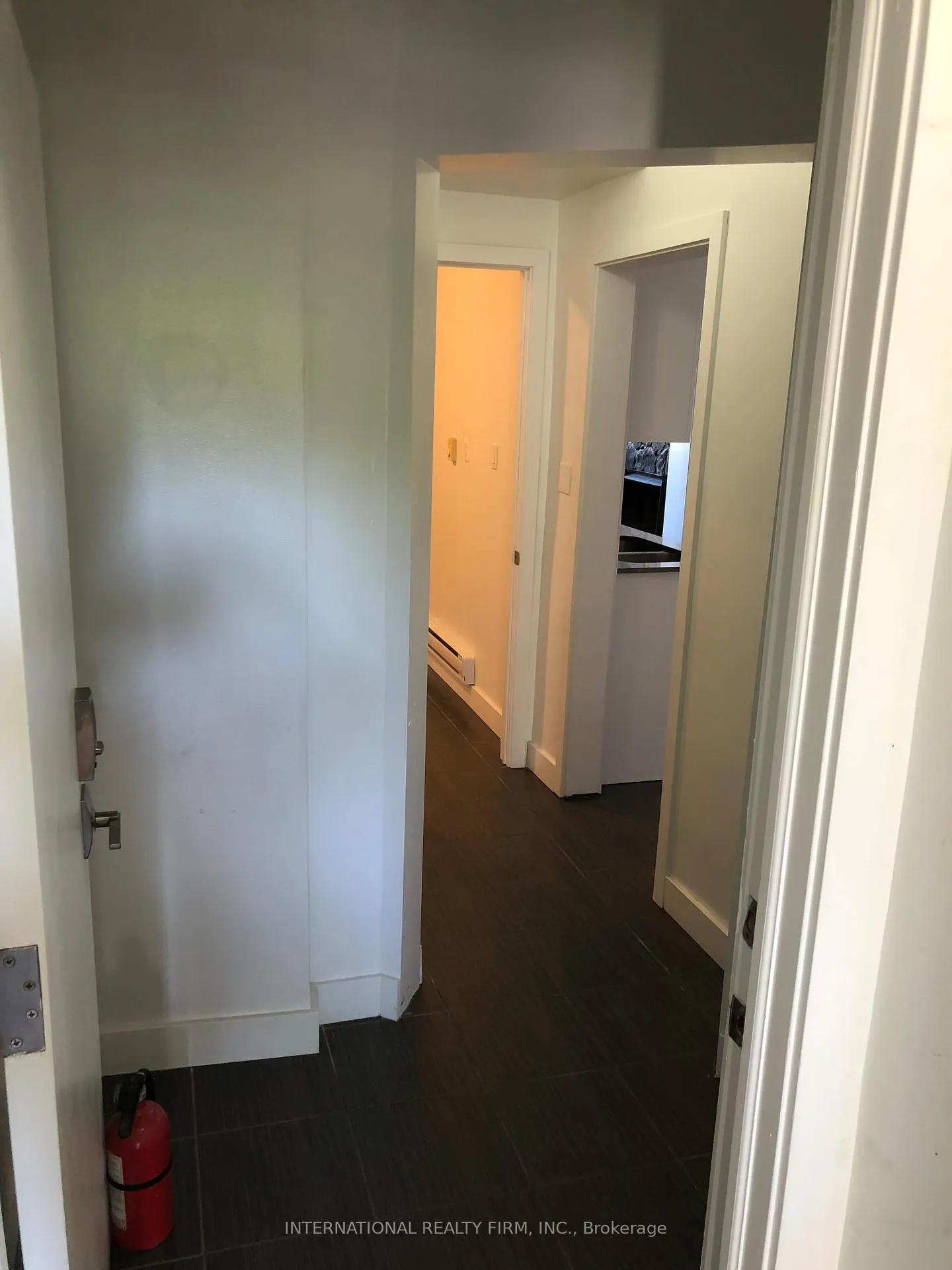 Photo 3 of Unit 1, 159 Montrose Avenue, Toronto, Trinity-Bellwoods — HOMEH