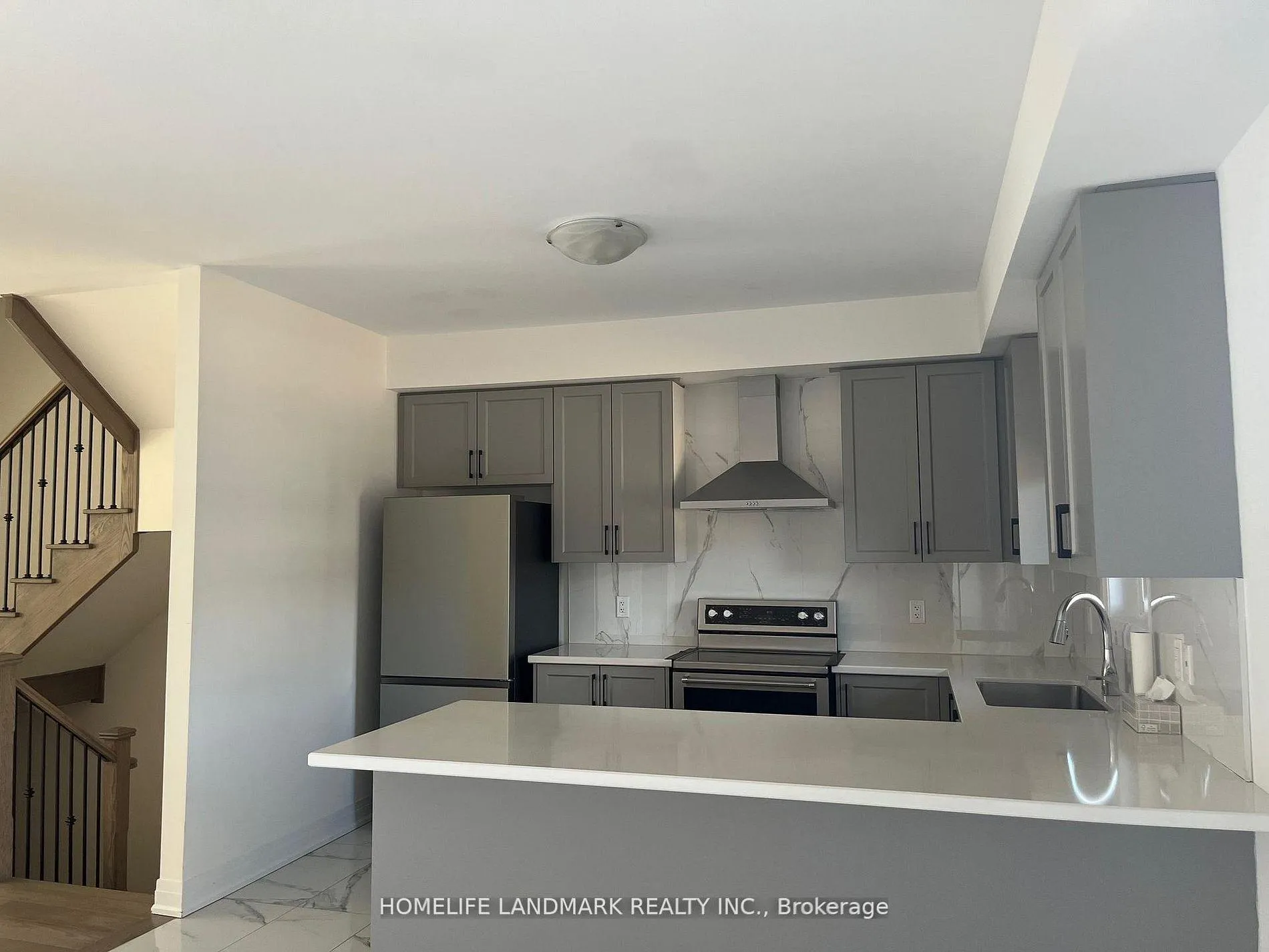 Photo 5 of 84 Robert Eaton Avenue, Markham, Middlefield — HOMEH