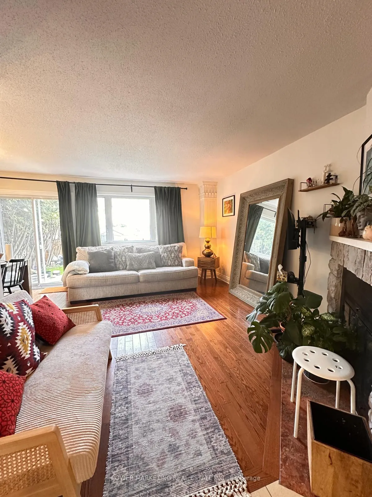 Photo 3 of 5 Fulham Court, Ottawa, Barrhaven - On the Green — HOMEH