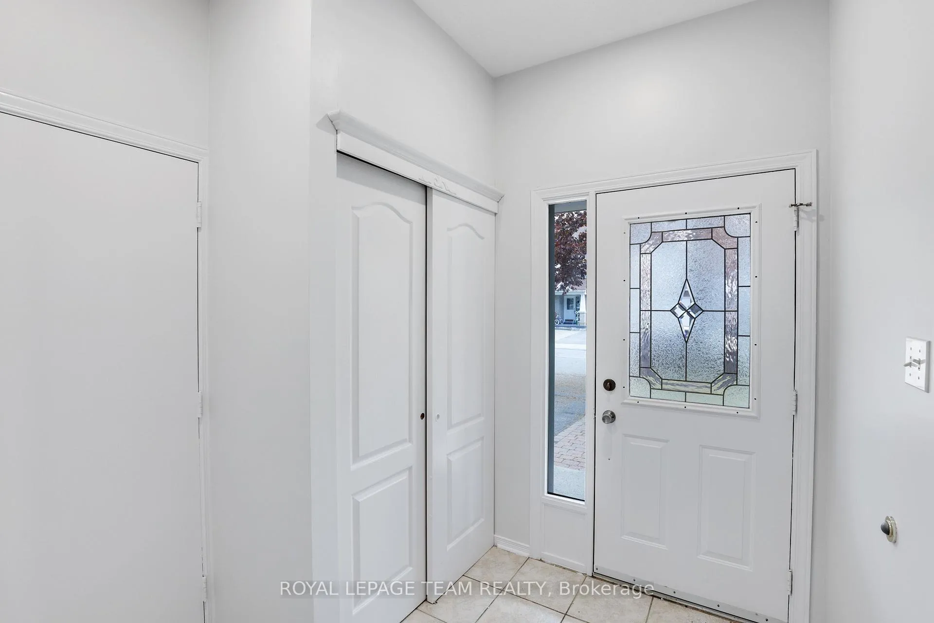 Photo 3 of 4 Windhurst Drive, Ottawa, Barrhaven East — HOMEH