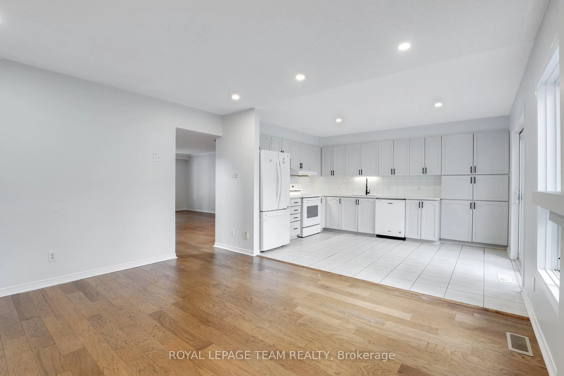 Photo 10 of 4 Windhurst Drive, Ottawa, Barrhaven East — HOMEH