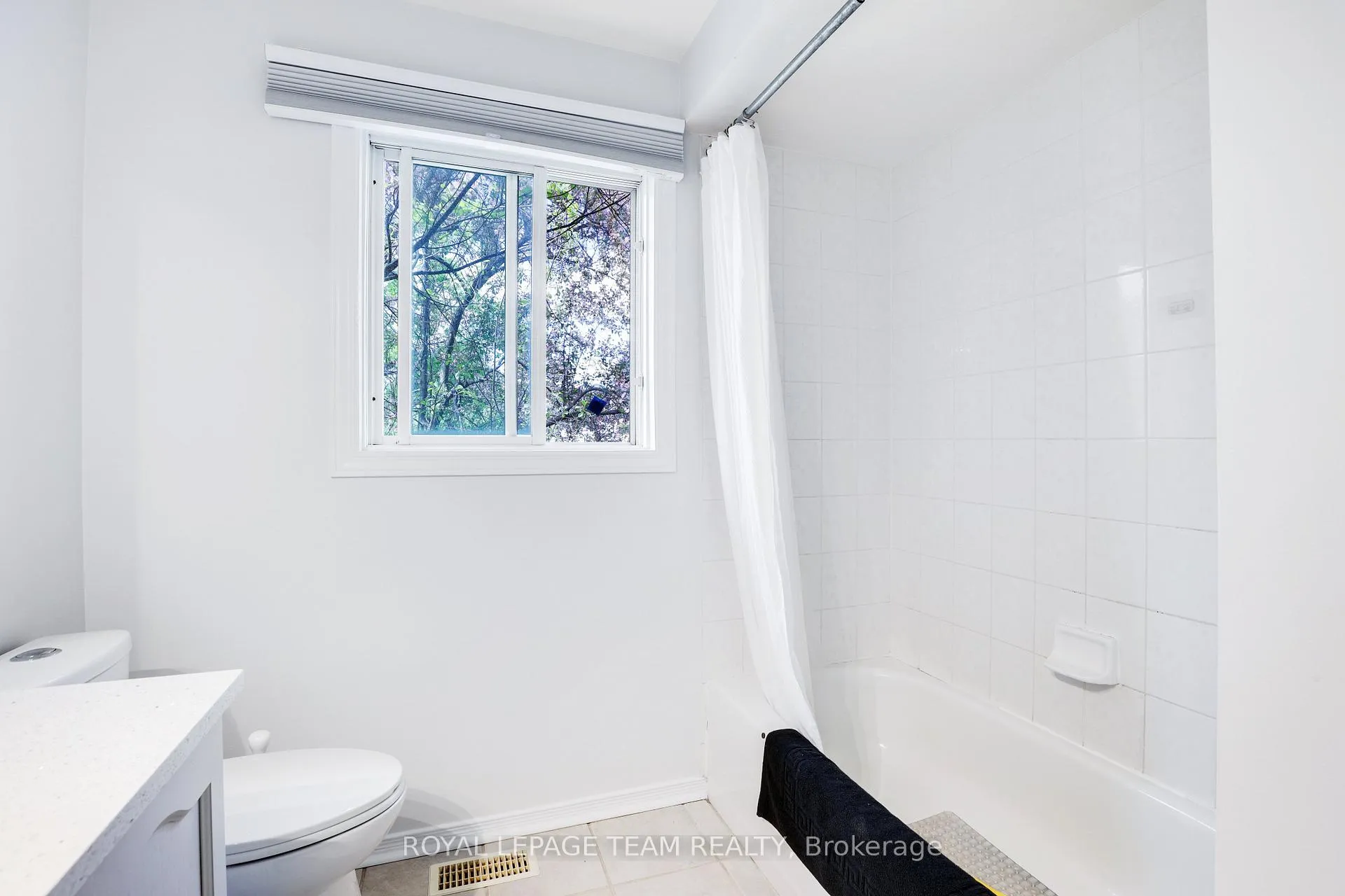 Photo 19 of 4 Windhurst Drive, Ottawa, Barrhaven East — HOMEH