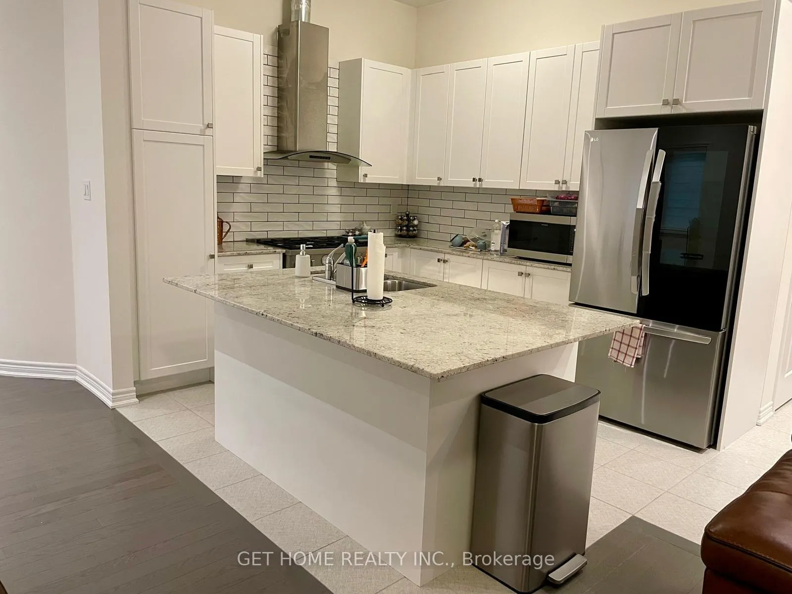 Photo 4 of 3940 Thomas Alton Boulevard, Burlington, Alton — HOMEH