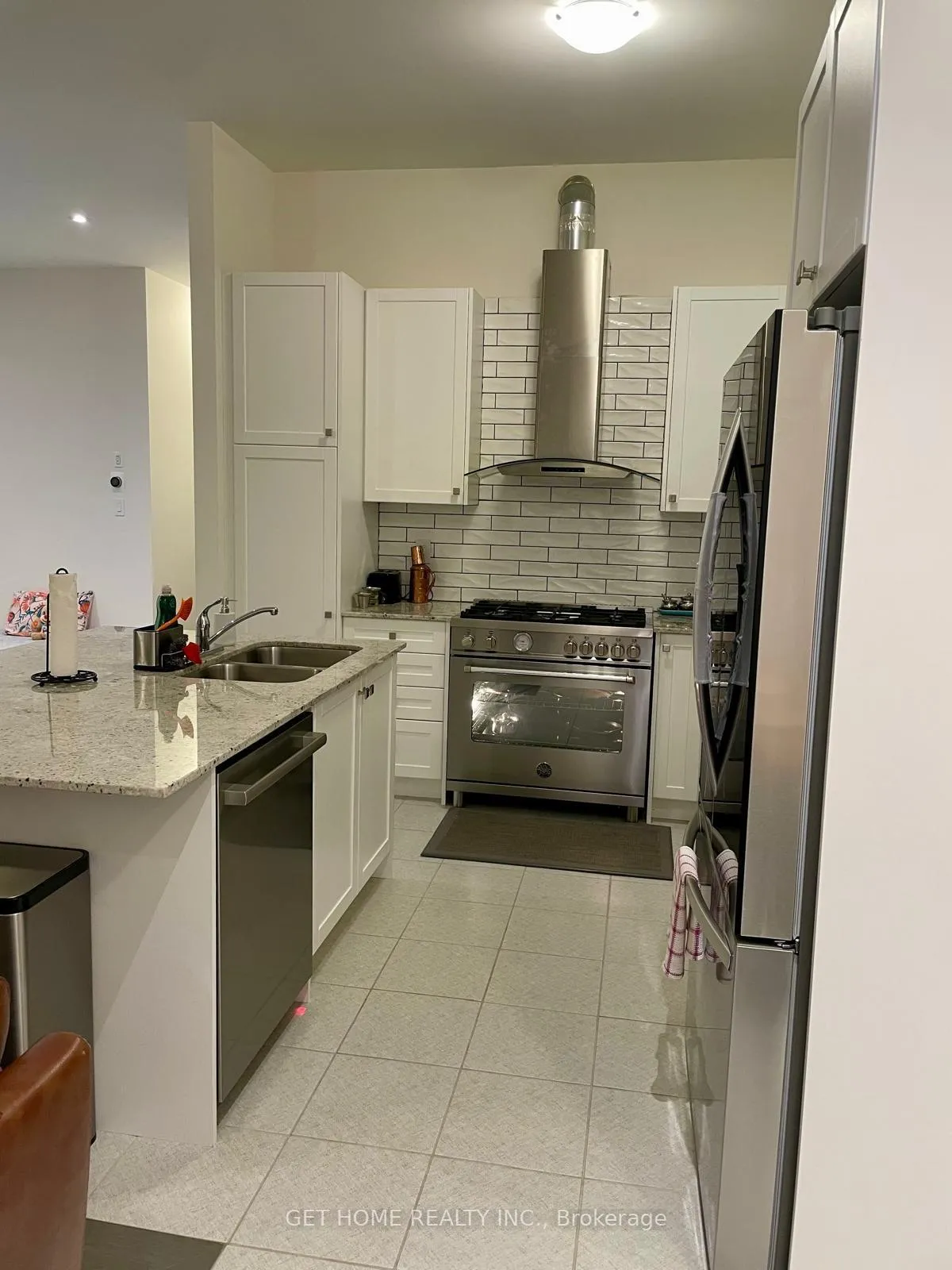Photo 5 of 3940 Thomas Alton Boulevard, Burlington, Alton — HOMEH
