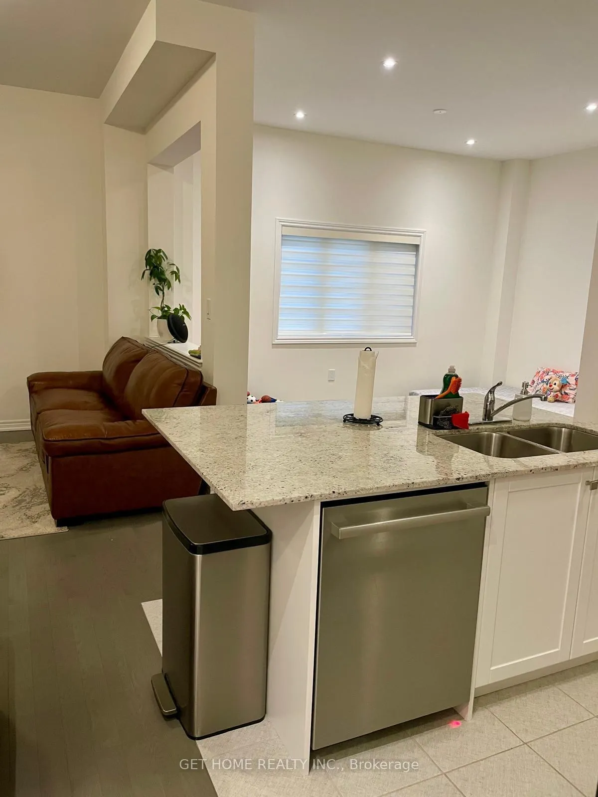 Photo 7 of 3940 Thomas Alton Boulevard, Burlington, Alton — HOMEH