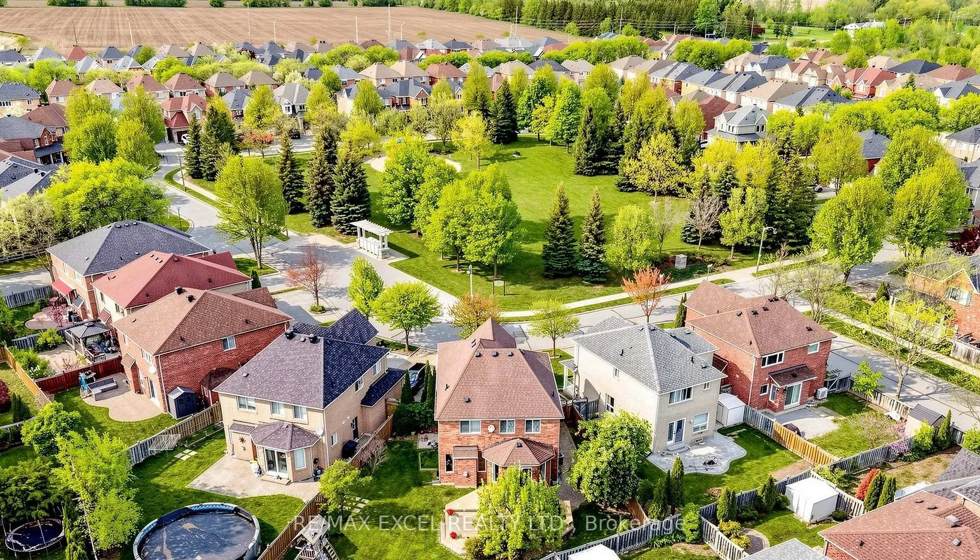 Photo 1 of 68 Chestertown Square, Markham, Berczy — HOMEH