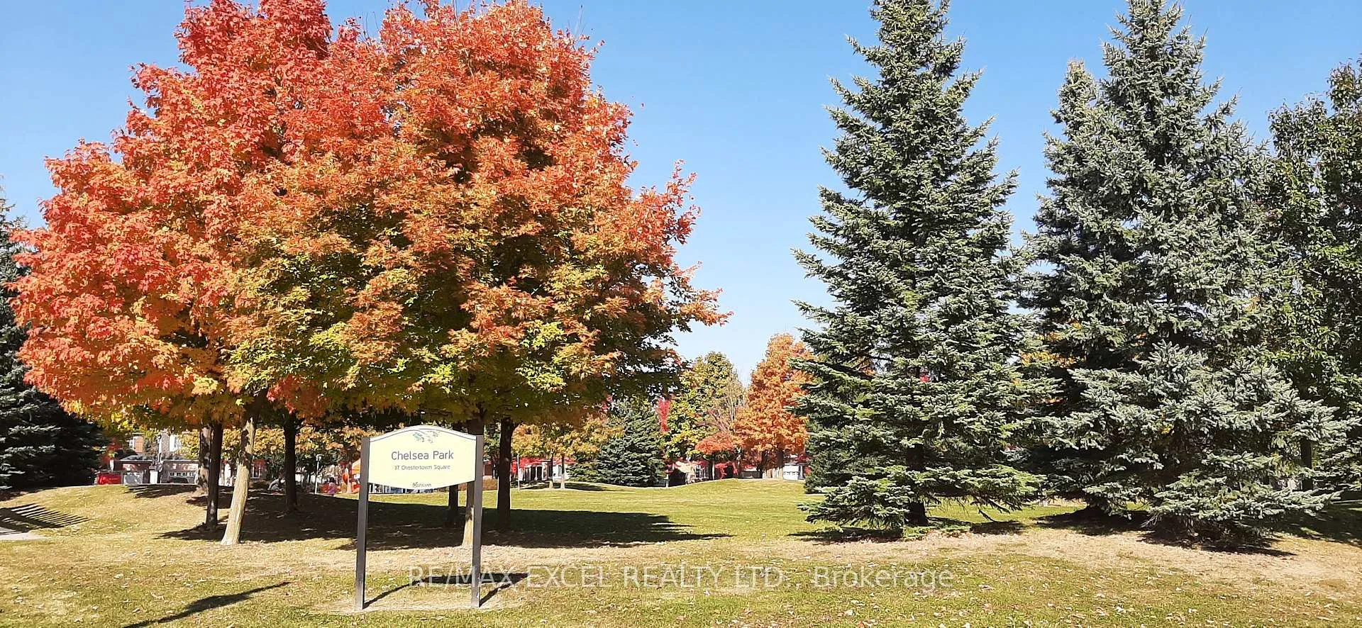 Photo 4 of 68 Chestertown Square, Markham, Berczy — HOMEH