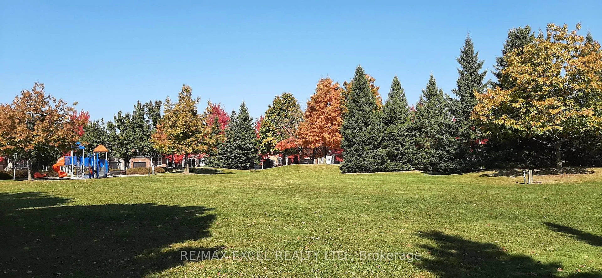 Photo 5 of 68 Chestertown Square, Markham, Berczy — HOMEH