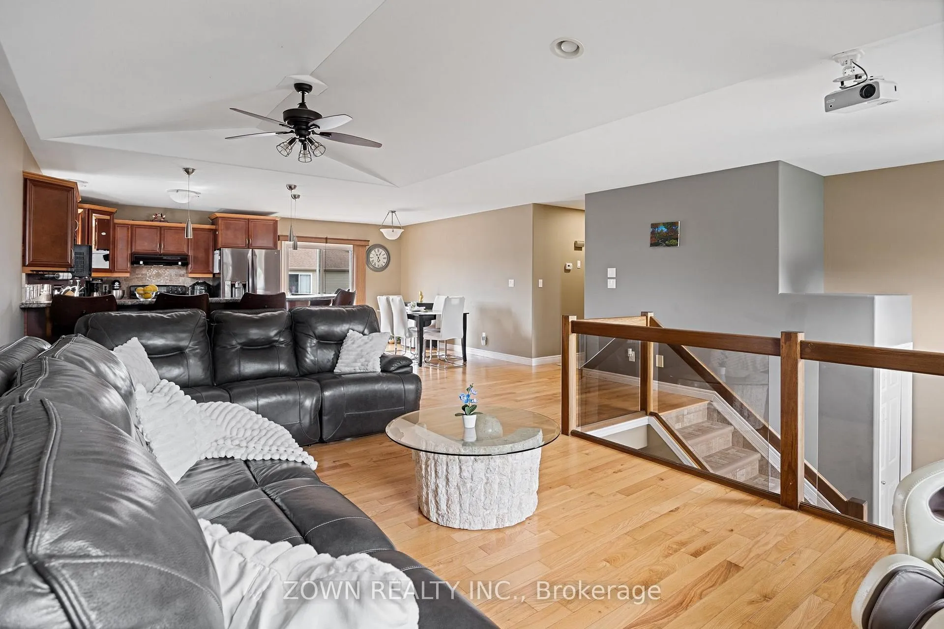 Photo 6 of 1433 Girard Drive, Lakeshore, Emeryville — HOMEH