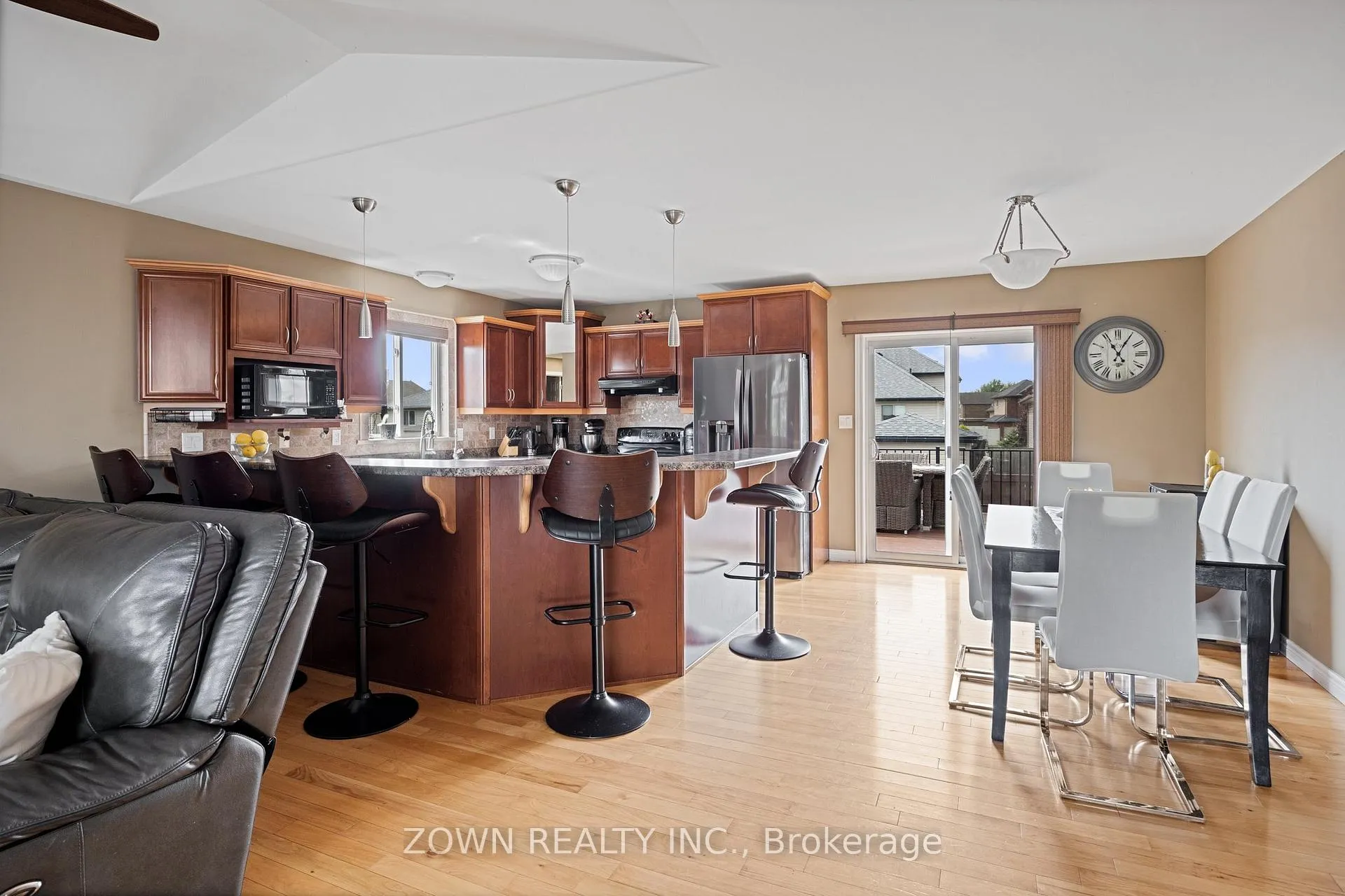 Photo 8 of 1433 Girard Drive, Lakeshore, Emeryville — HOMEH