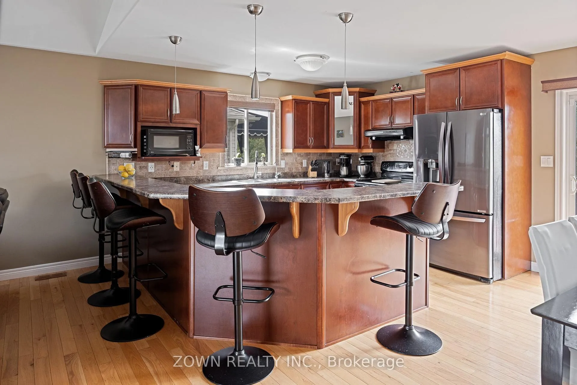 Photo 9 of 1433 Girard Drive, Lakeshore, Emeryville — HOMEH