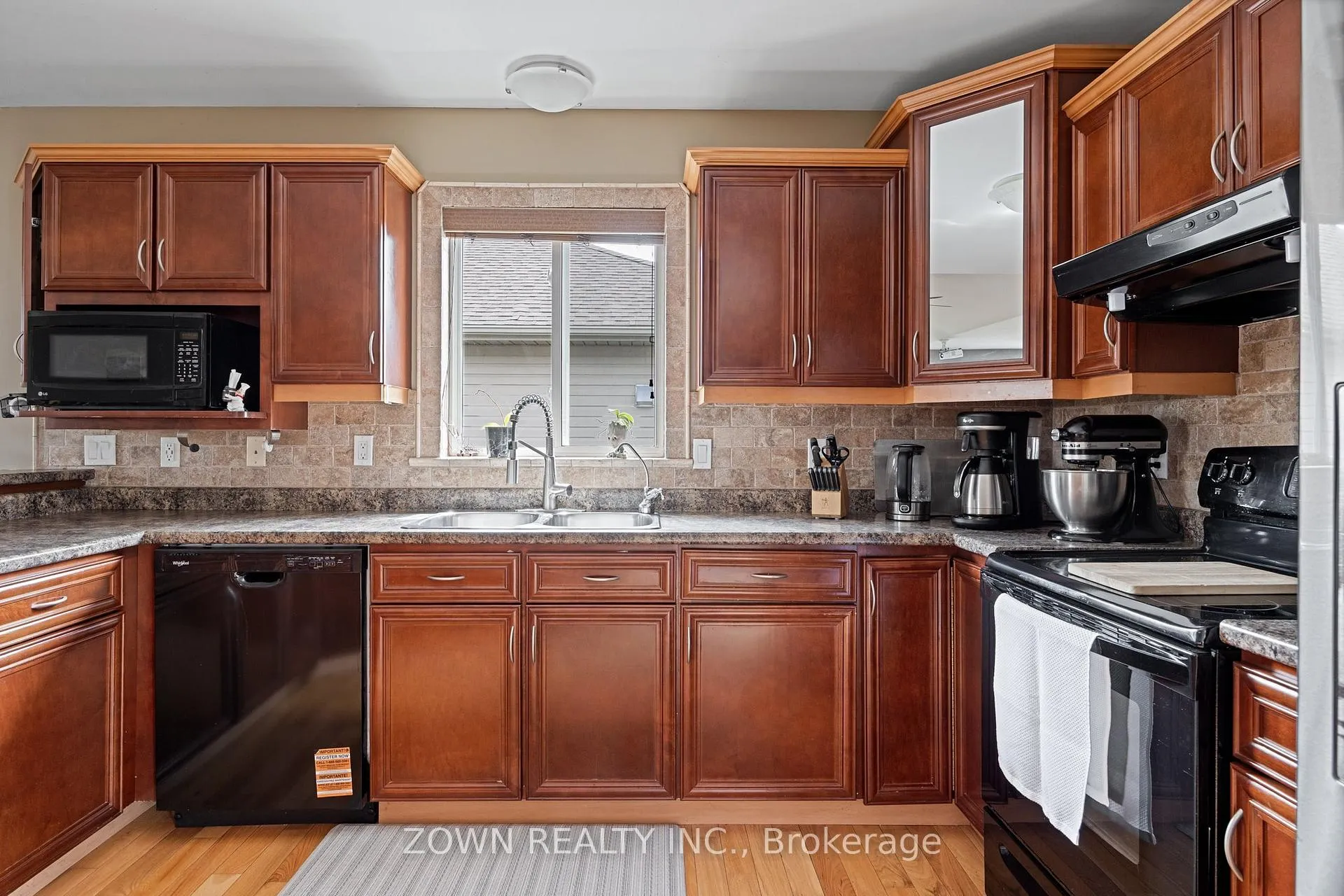 Photo 10 of 1433 Girard Drive, Lakeshore, Emeryville — HOMEH