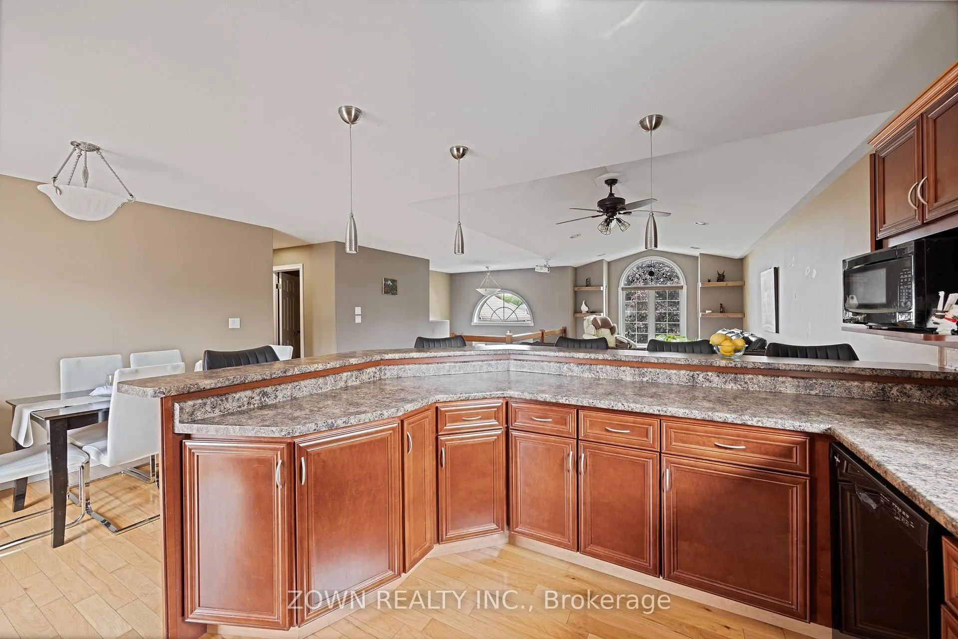 Photo 12 of 1433 Girard Drive, Lakeshore, Emeryville — HOMEH