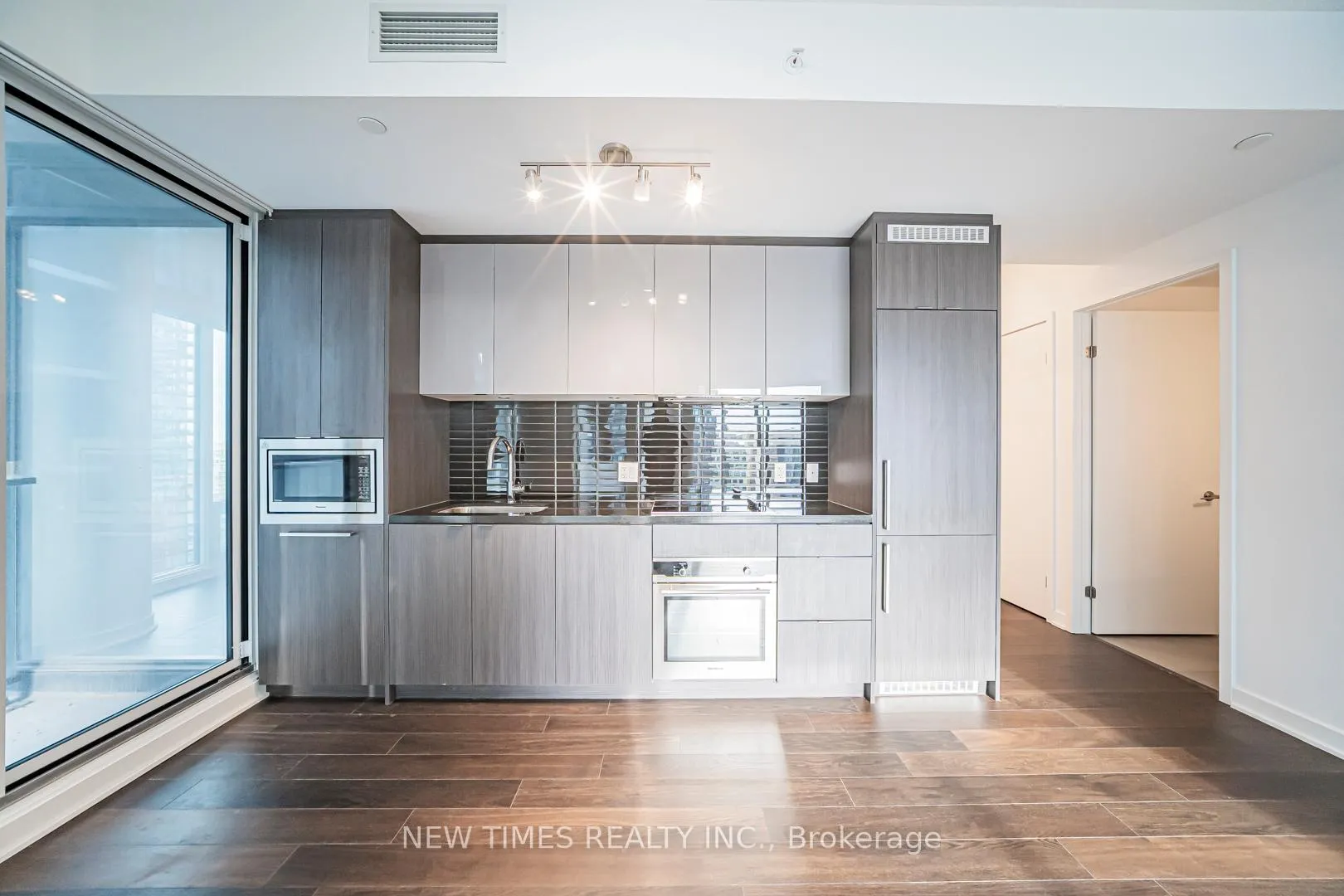 Photo 7 of Unit 2102, 125 Blue Jays Way, Toronto, Waterfront Communities — HOMEH