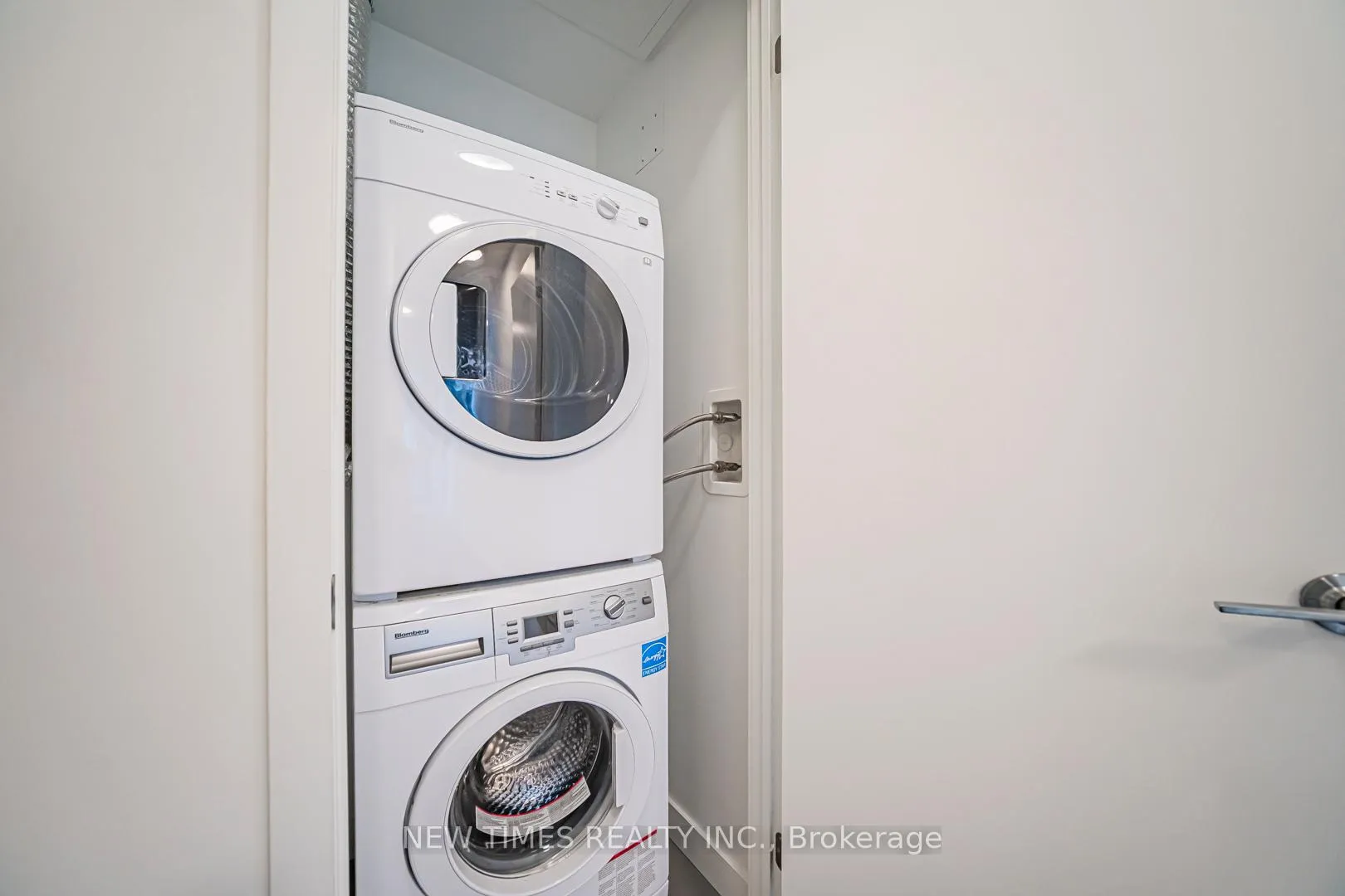 Photo 8 of Unit 2102, 125 Blue Jays Way, Toronto, Waterfront Communities — HOMEH