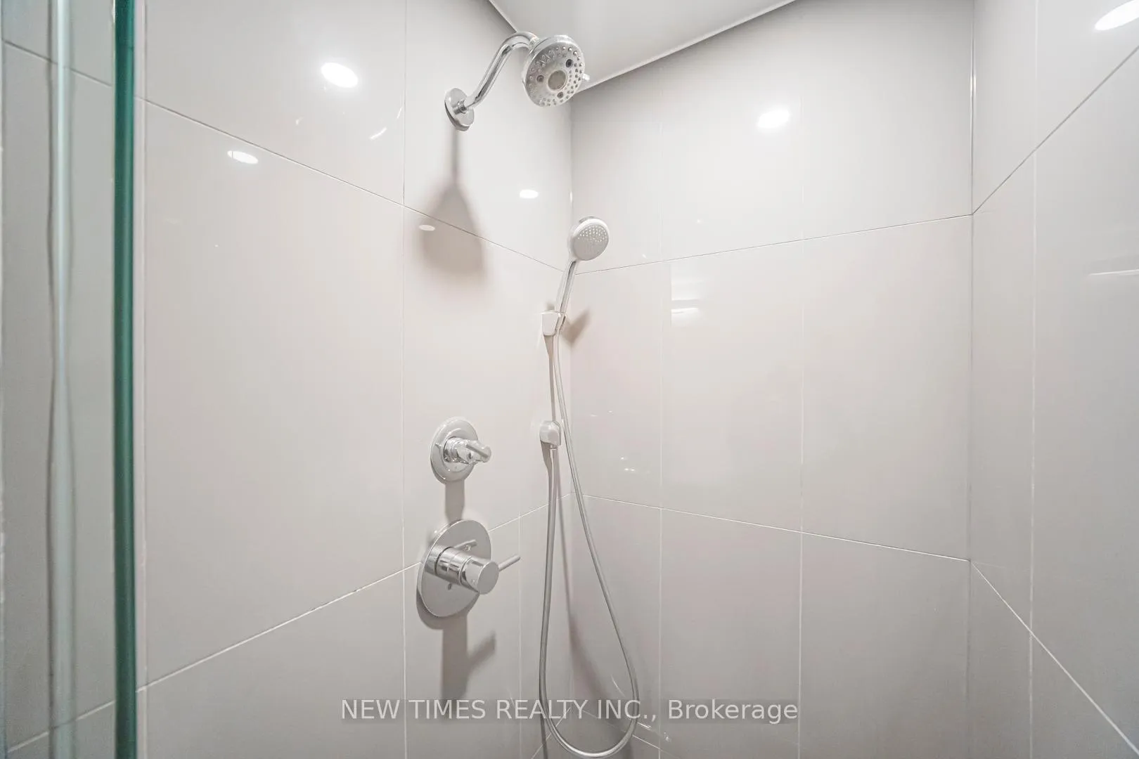 Photo 10 of Unit 2102, 125 Blue Jays Way, Toronto, Waterfront Communities — HOMEH