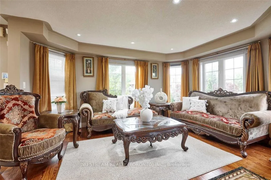 Photo 8 of 2 Purcell Crescent, Vaughan, Maple — HOMEH