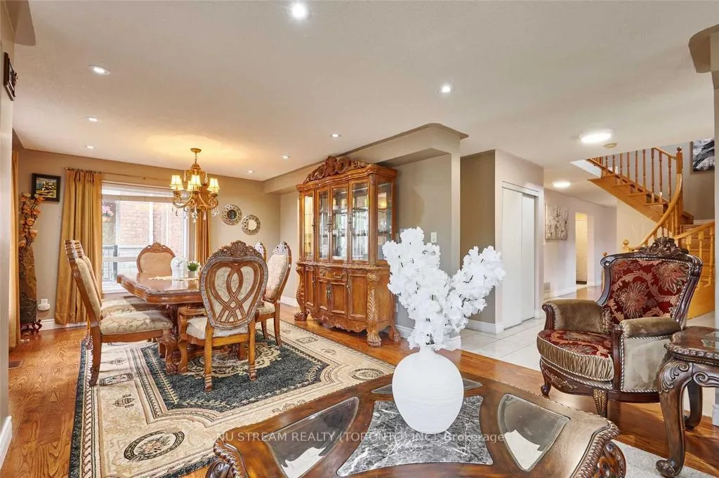 Photo 9 of 2 Purcell Crescent, Vaughan, Maple — HOMEH