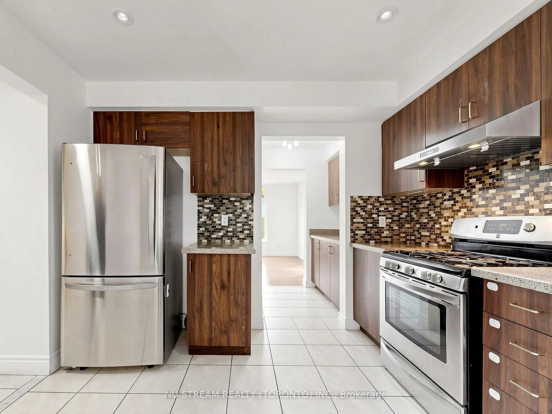 Photo 12 of 2 Purcell Crescent, Vaughan, Maple — HOMEH