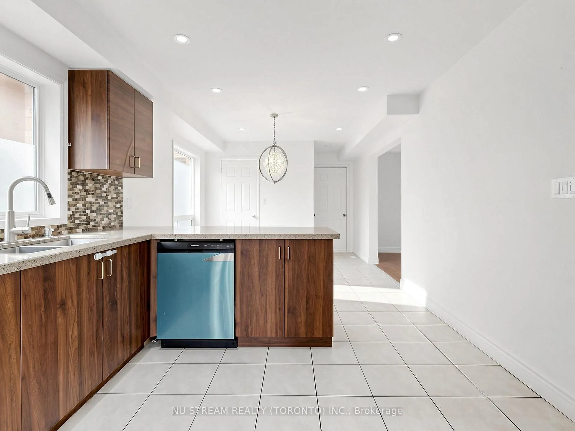 Photo 14 of 2 Purcell Crescent, Vaughan, Maple — HOMEH