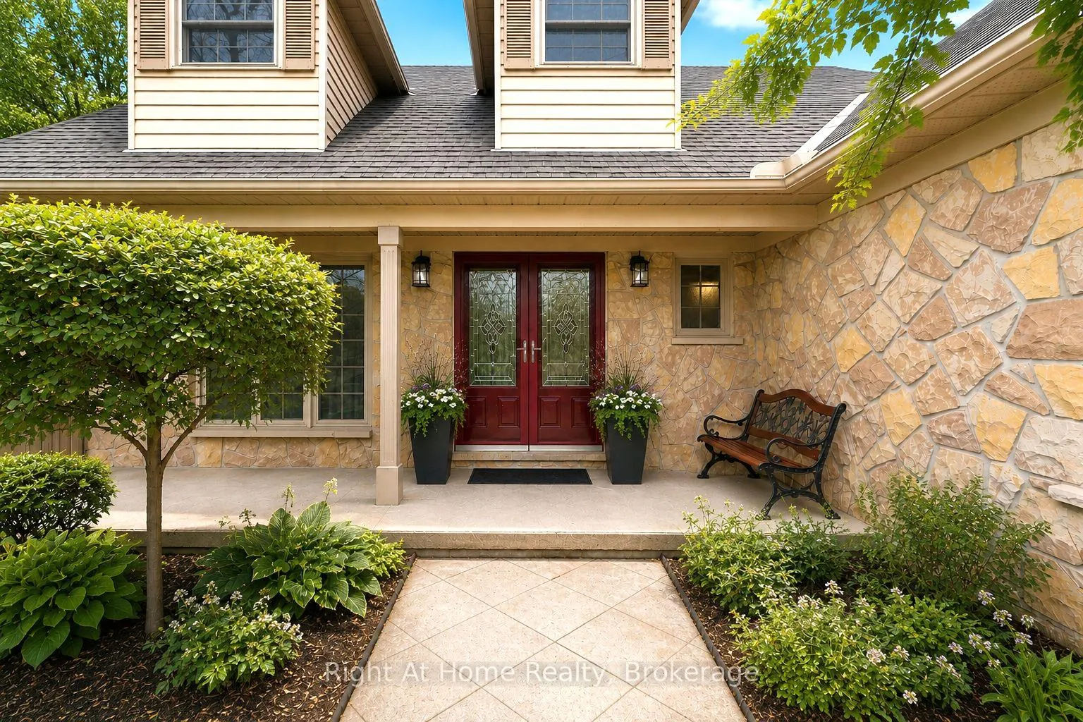 Photo 4 of 437 Shoreacres Road, Burlington, Shoreacres — HOMEH