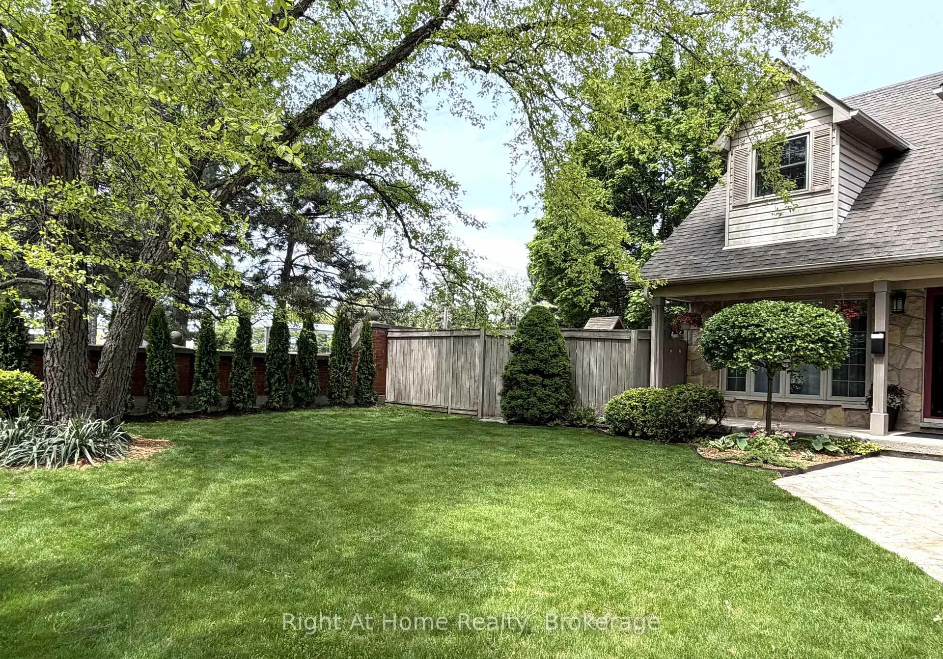 Photo 6 of 437 Shoreacres Road, Burlington, Shoreacres — HOMEH