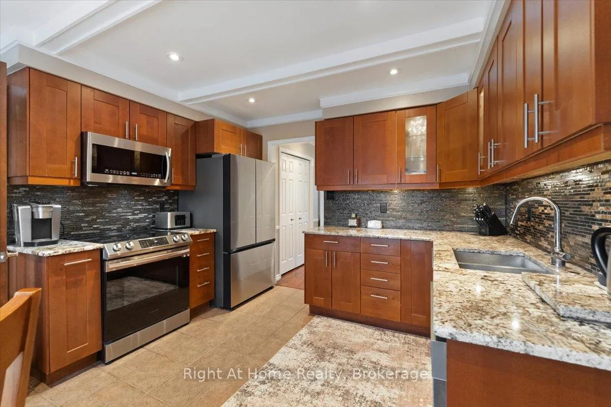 Photo 14 of 437 Shoreacres Road, Burlington, Shoreacres — HOMEH