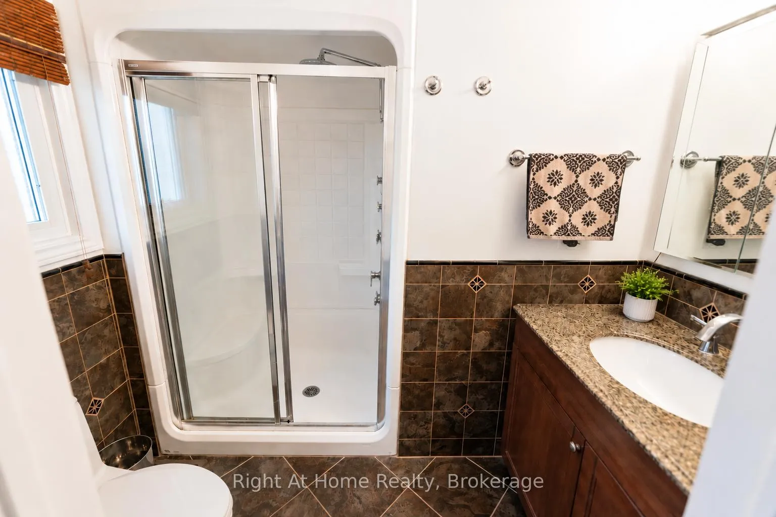 Photo 26 of 437 Shoreacres Road, Burlington, Shoreacres — HOMEH
