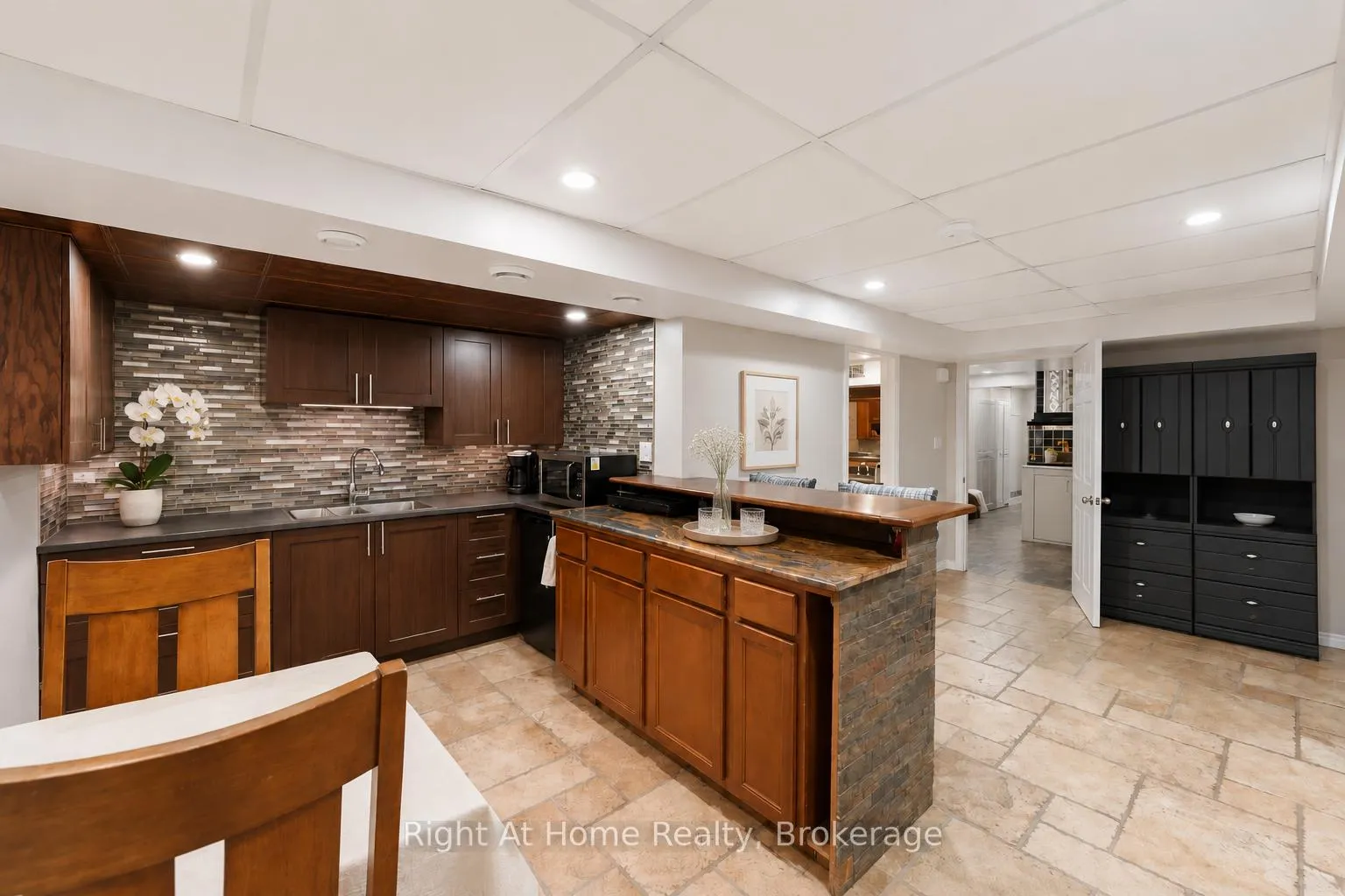 Photo 35 of 437 Shoreacres Road, Burlington, Shoreacres — HOMEH