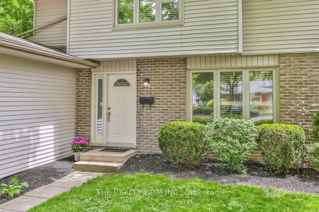 Photo 2 of 1584 Aldersbrook Road, London, North F — HOMEH
