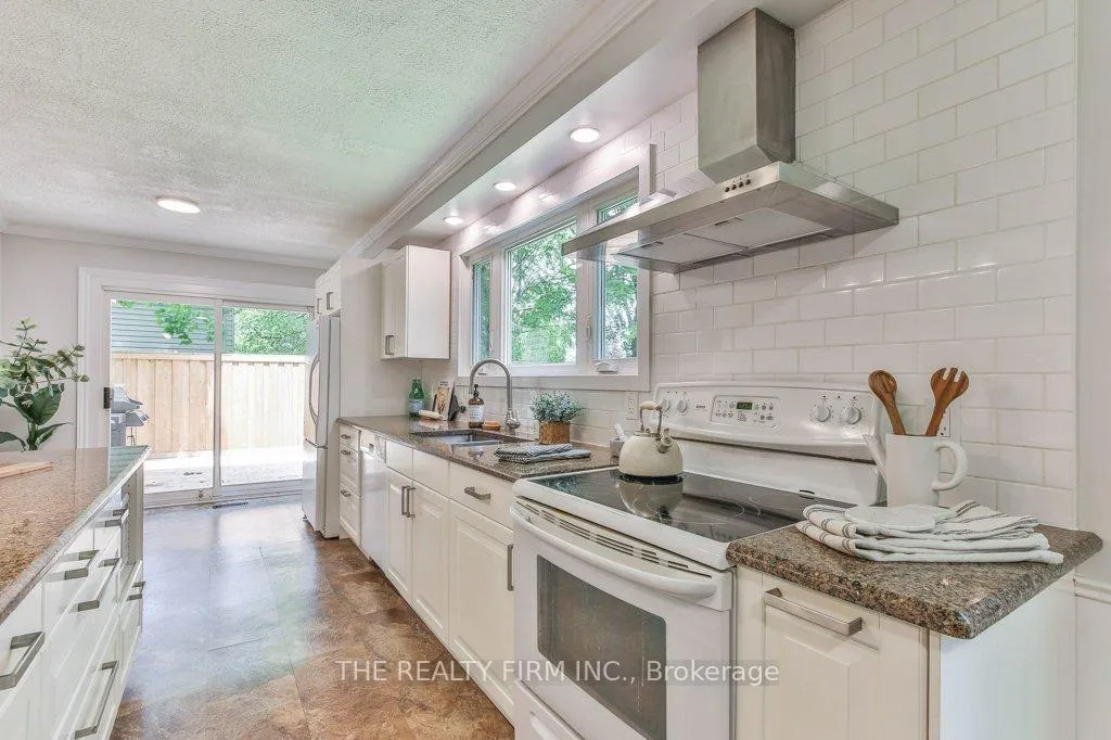 Photo 20 of 1584 Aldersbrook Road, London, North F — HOMEH