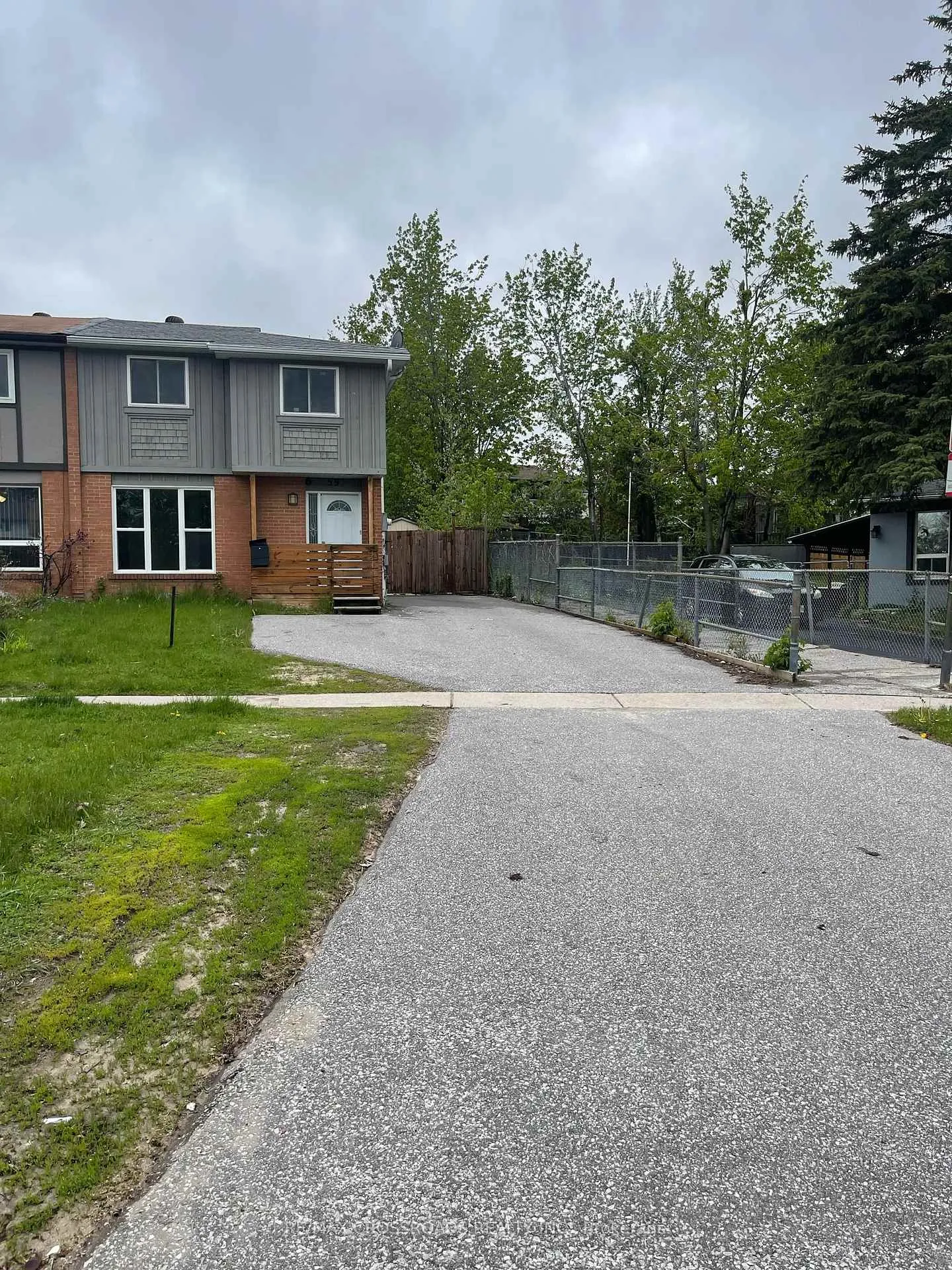 Photo 2 of 59 Chaucer Crescent, Barrie, Letitia Heights — HOMEH