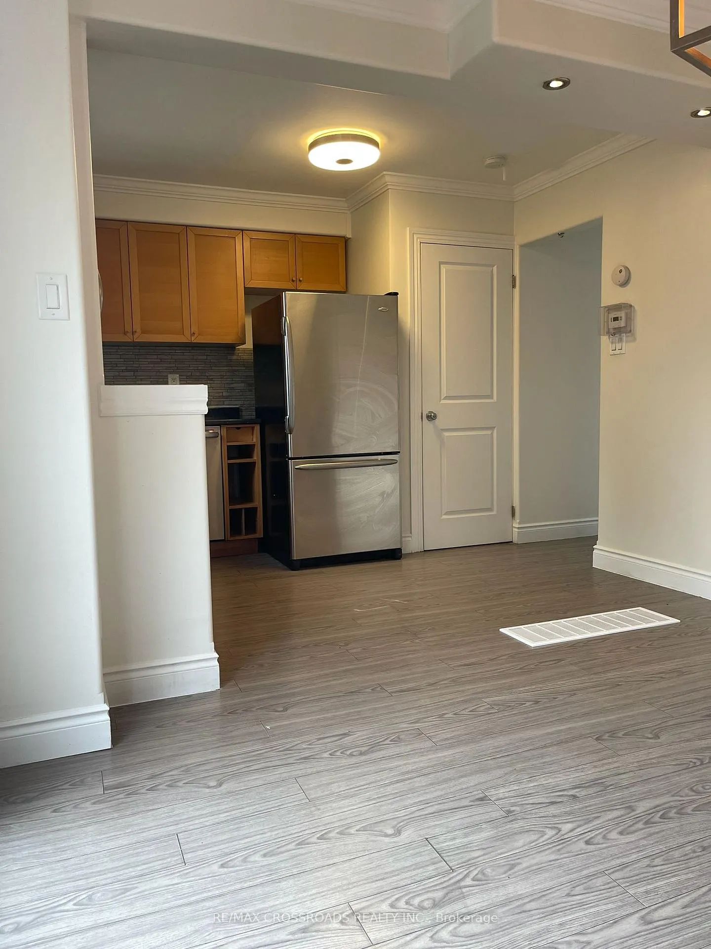 Photo 5 of 59 Chaucer Crescent, Barrie, Letitia Heights — HOMEH