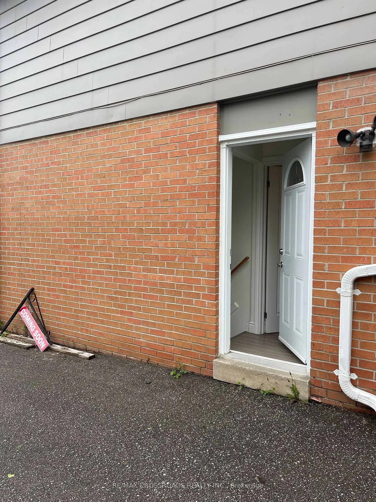 Photo 26 of 59 Chaucer Crescent, Barrie, Letitia Heights — HOMEH